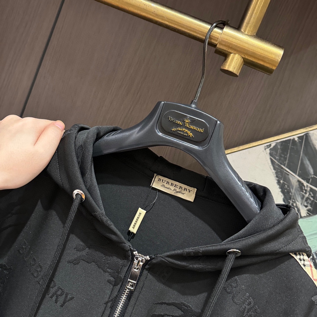 Burberry Basic Clothing M-xl