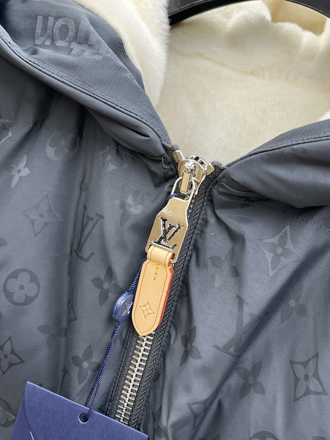 Louis Vuitton Down Jacket White Duck Down Hooded L