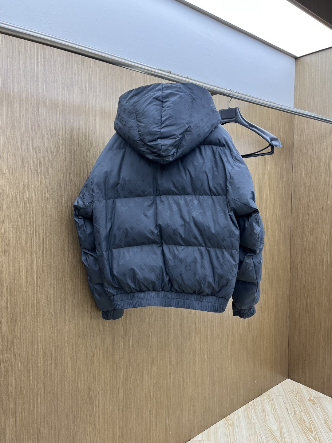 Louis Vuitton Down Jacket White Duck Down Hooded L