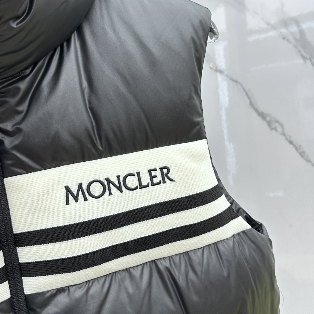 Moncler Male Vest Goose Down Slim Fit S-m-l