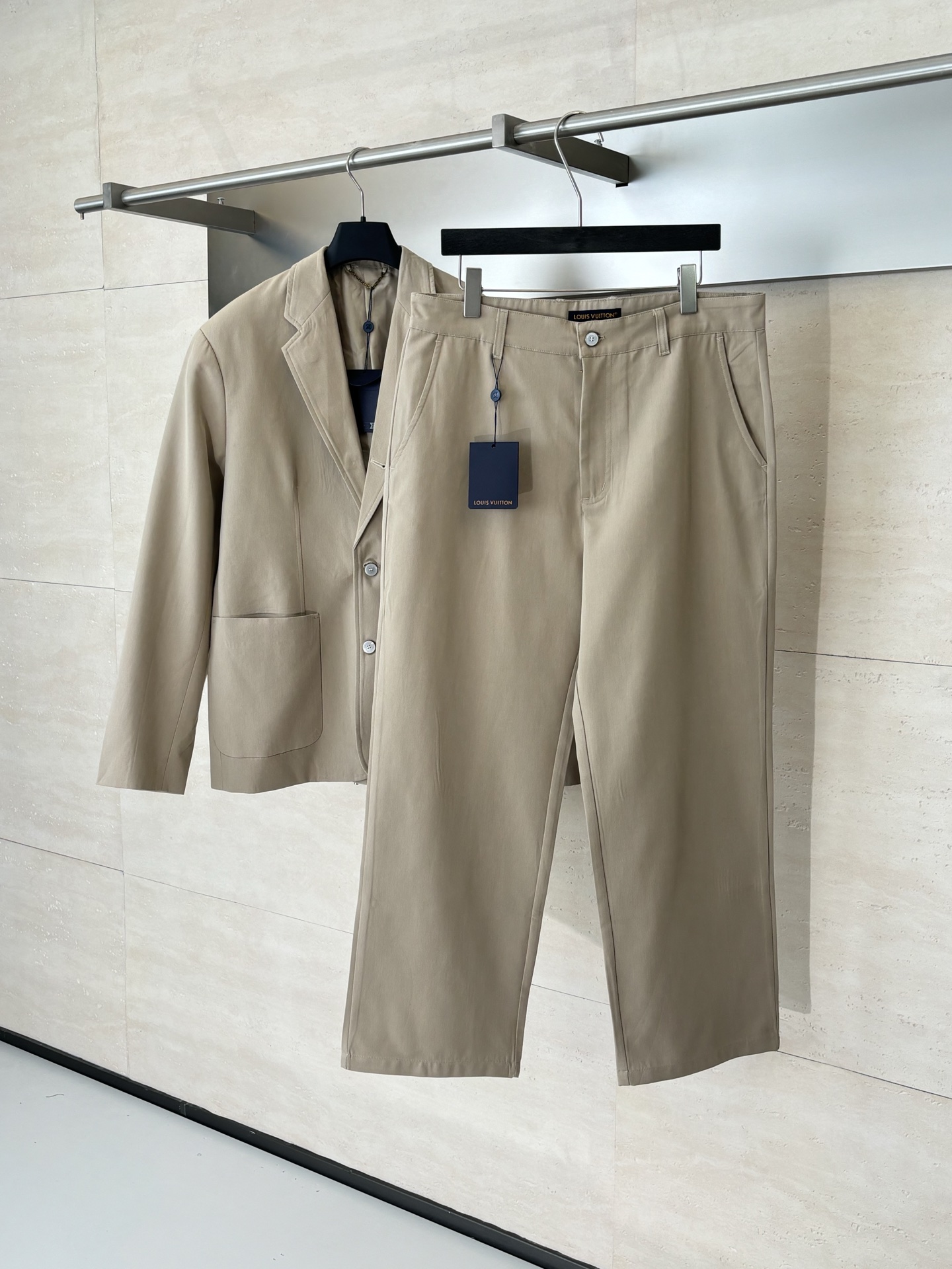 Louis Vuitton Basic Clothing S-m-l-xl