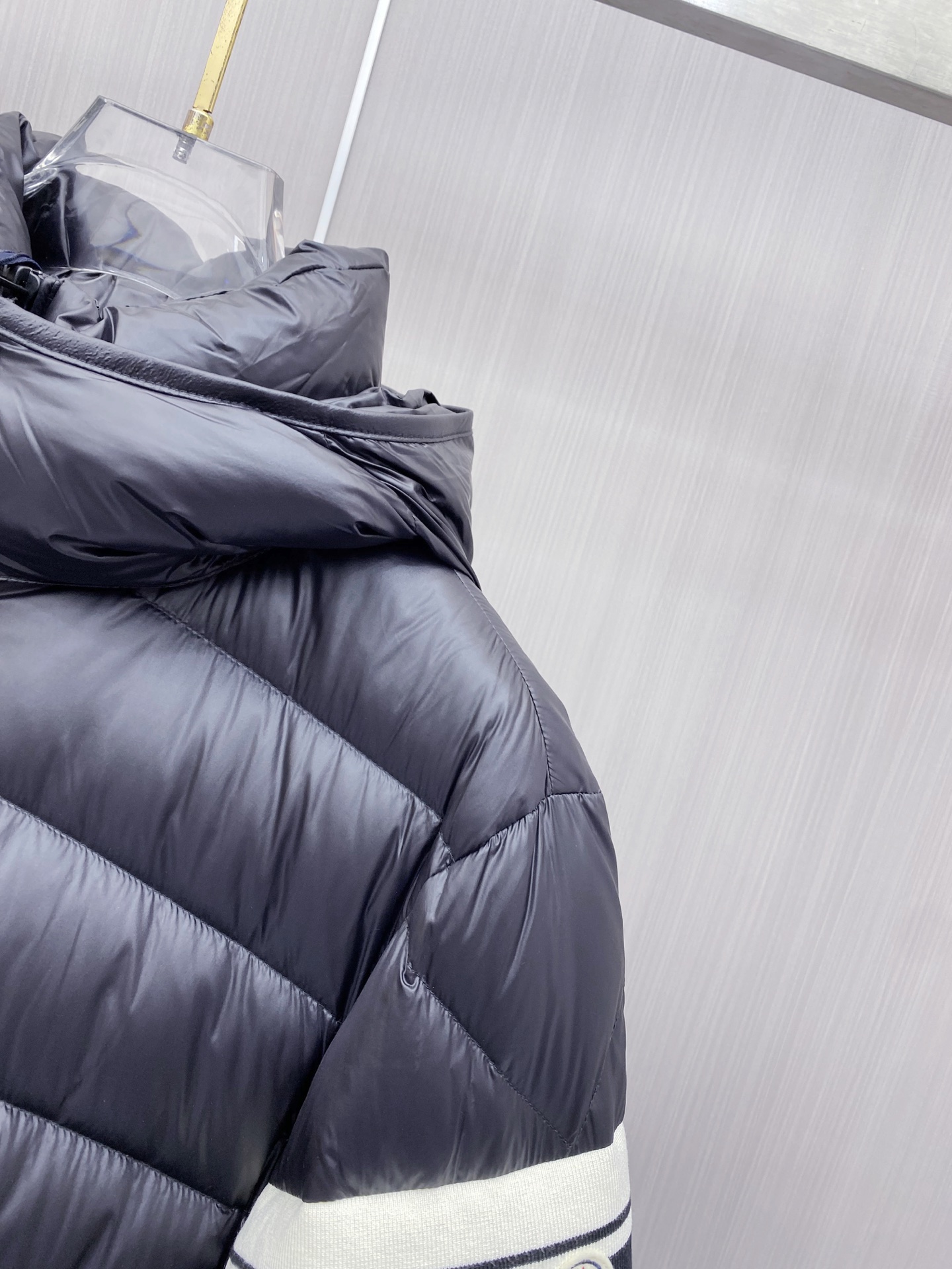Moncler Down Jacket White Duck Down Black Hooded M-l