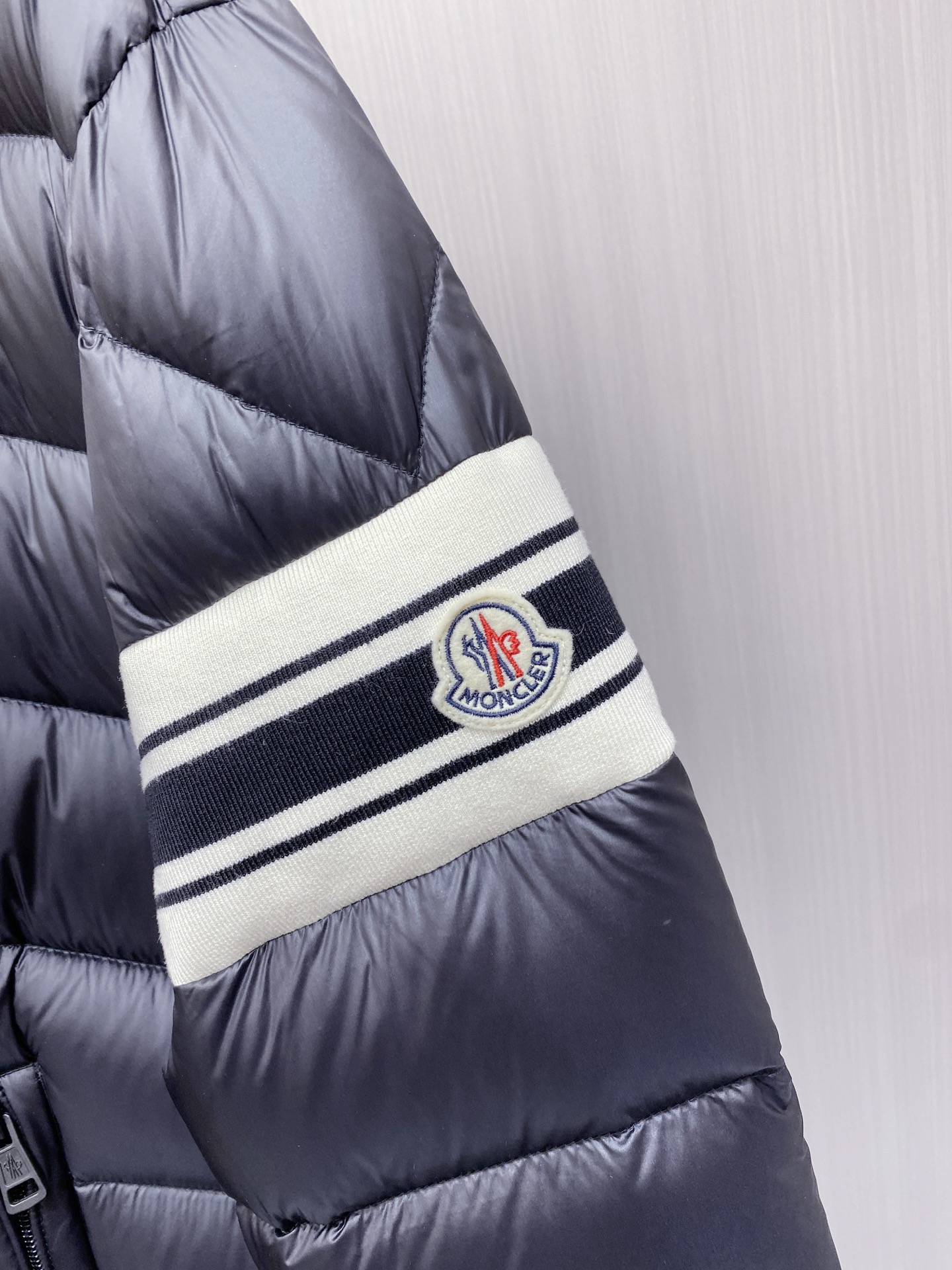 Moncler Down Jacket White Duck Down Black Hooded M-l