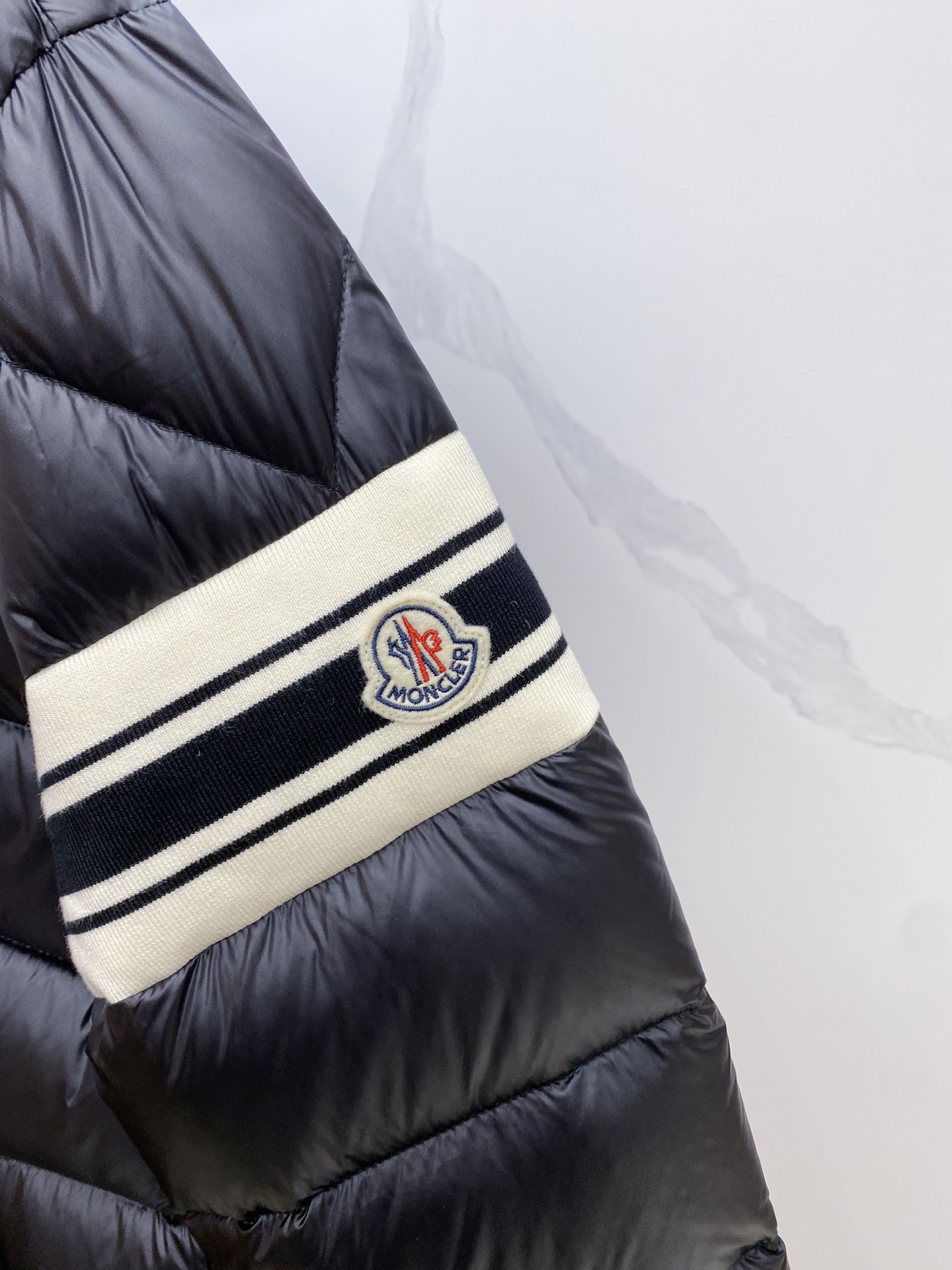 Moncler Down Jacket White Duck Down Black Hooded M-l