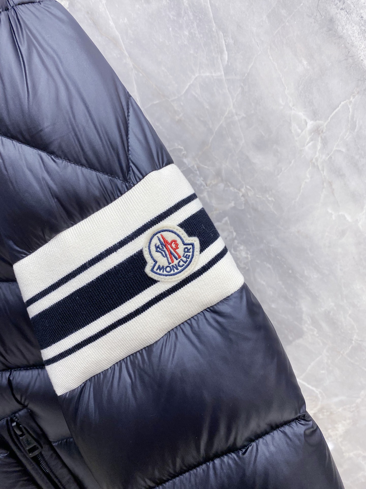 Moncler Down Jacket White Duck Down Black Hooded M-l