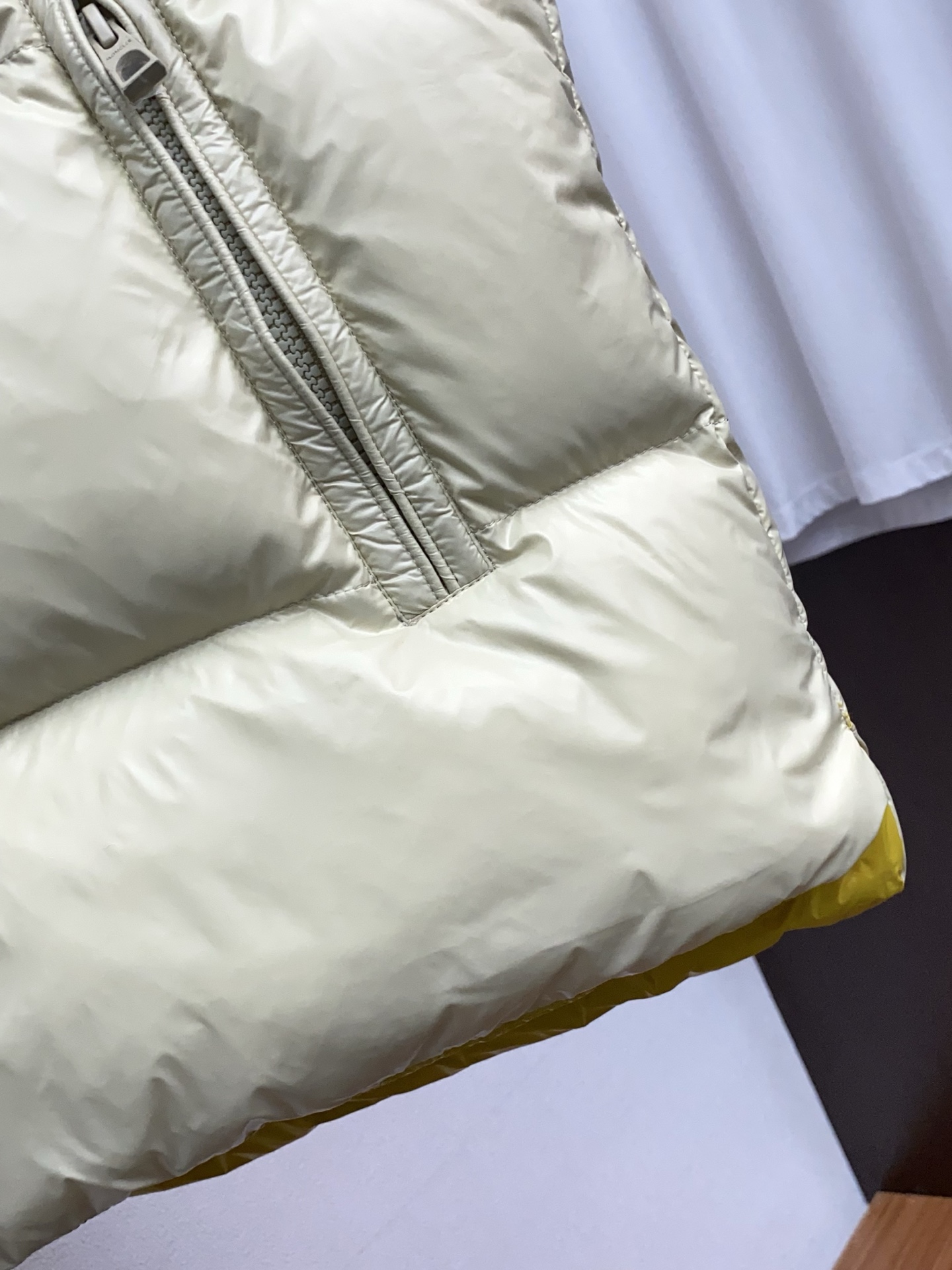 Moncler Male Down Vest White Duck Down Hooded M-l