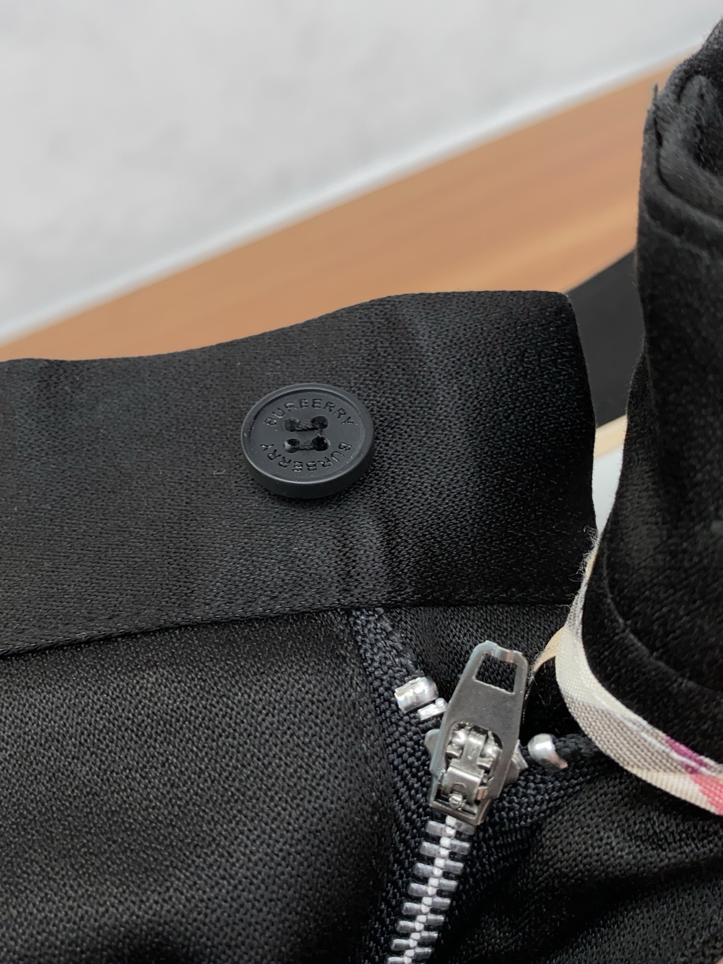 Burberry Male Basic Clothing S-l