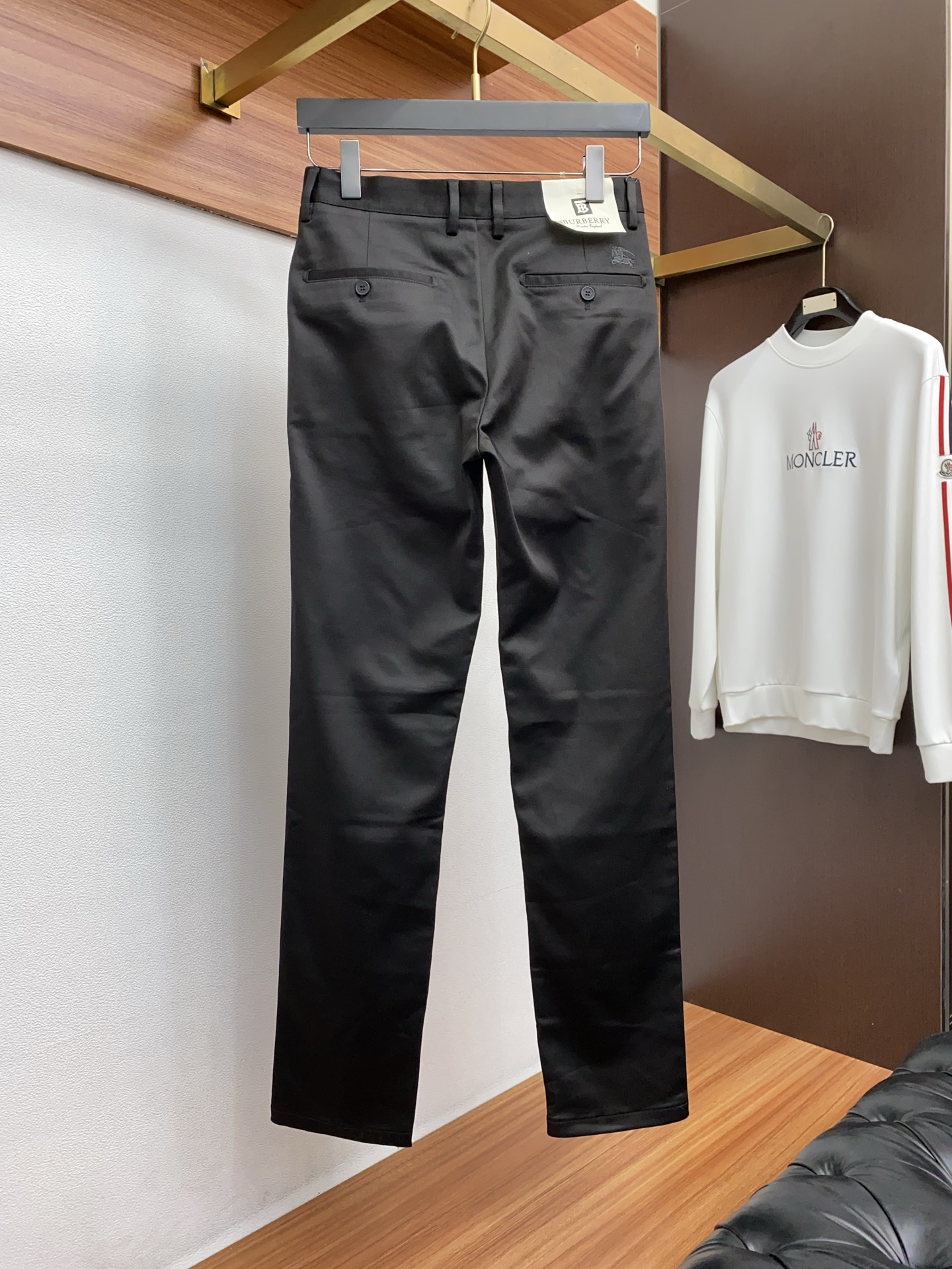 Burberry Male Basic Clothing S-l