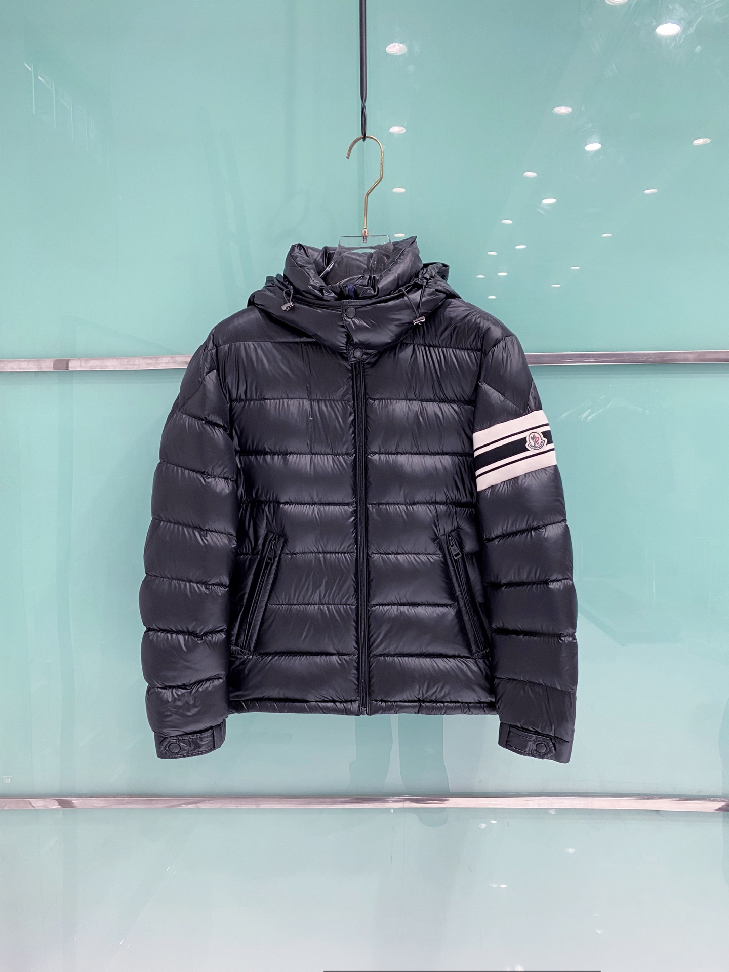 Moncler Down Jacket White Duck Down Black Hooded M-l