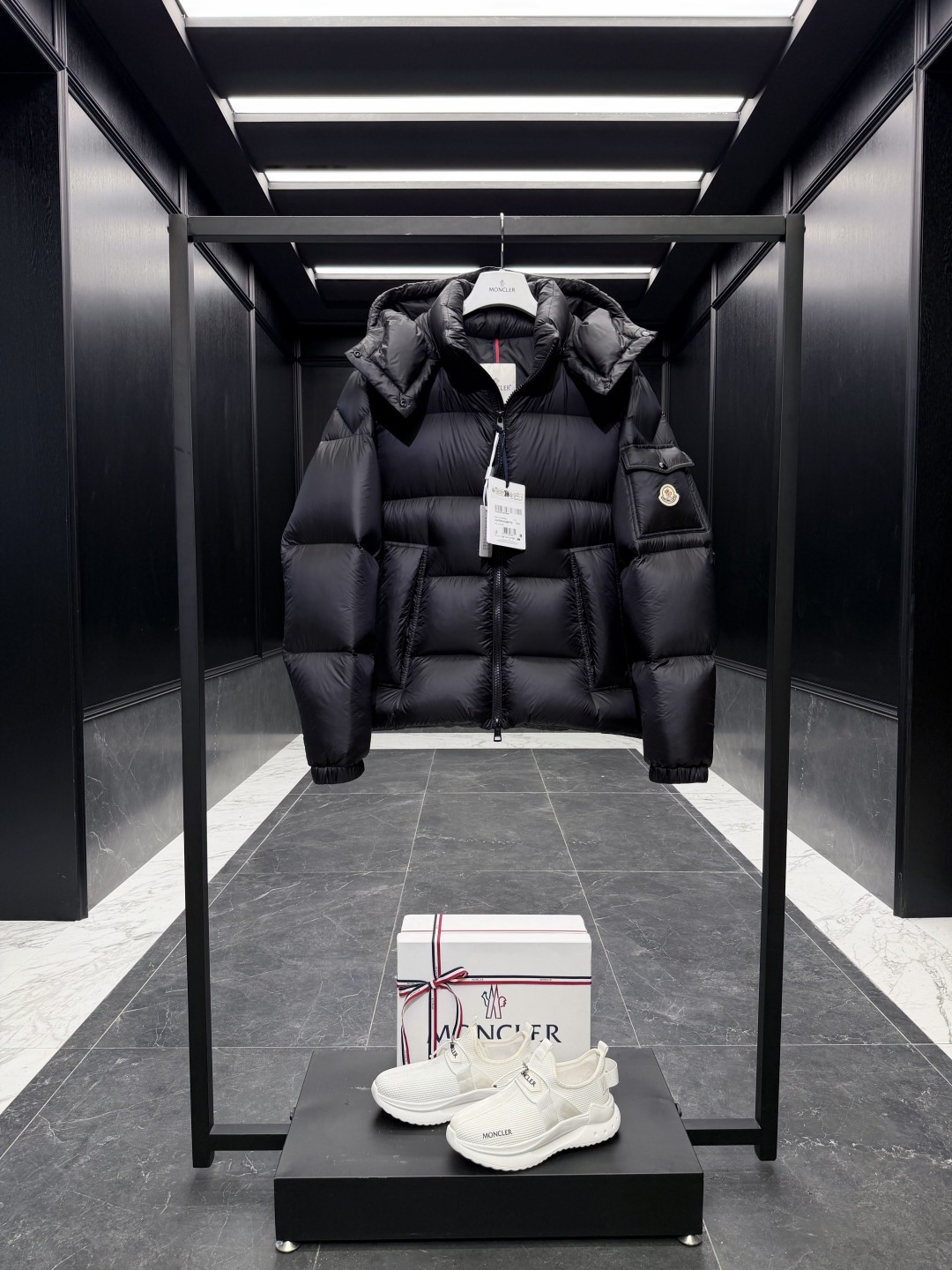 Moncler Male Down Jacket Goose Down Black Hooded S-m-l