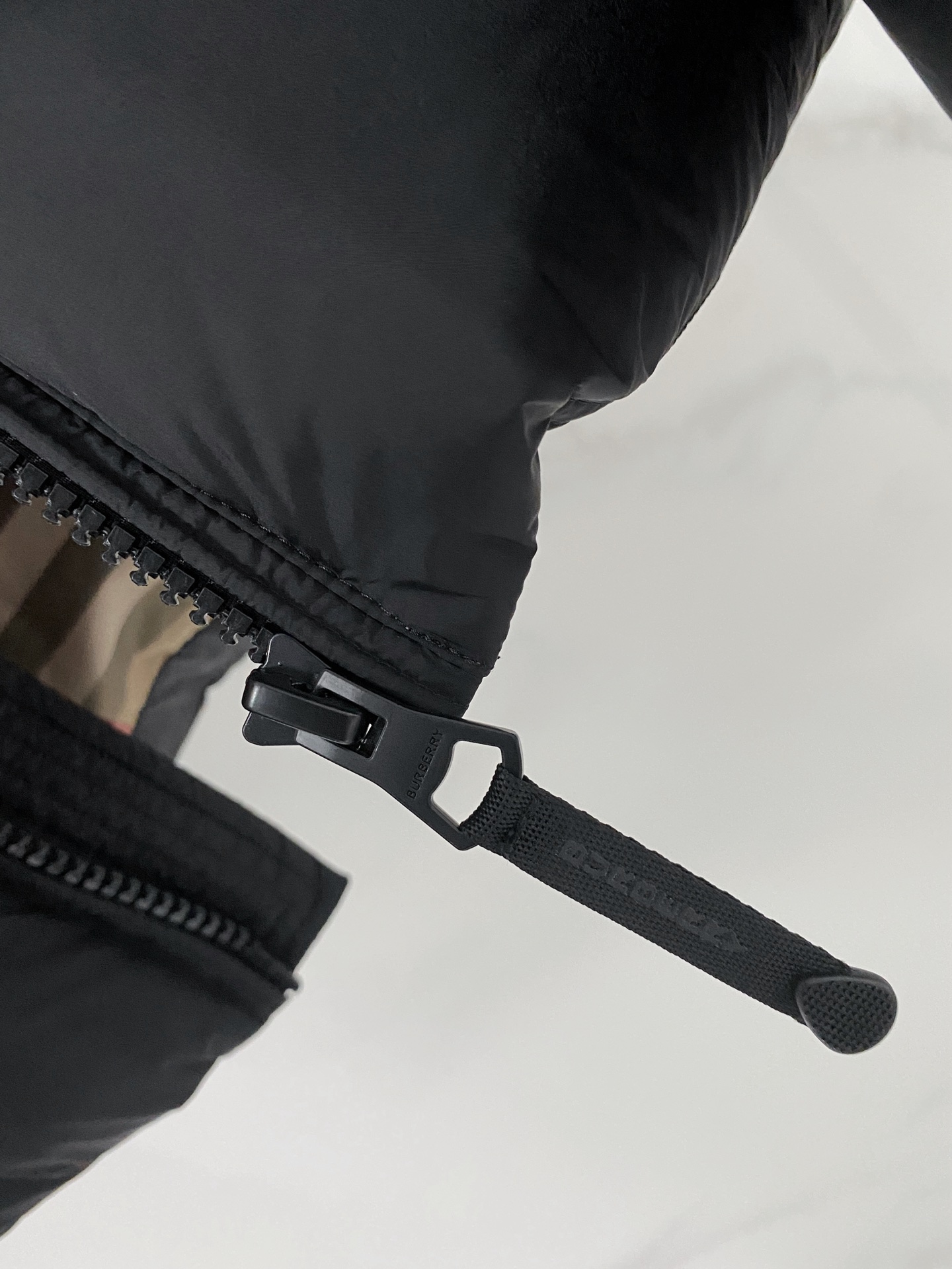 Burberry Down Jacket Cotton Black Hooded S-l