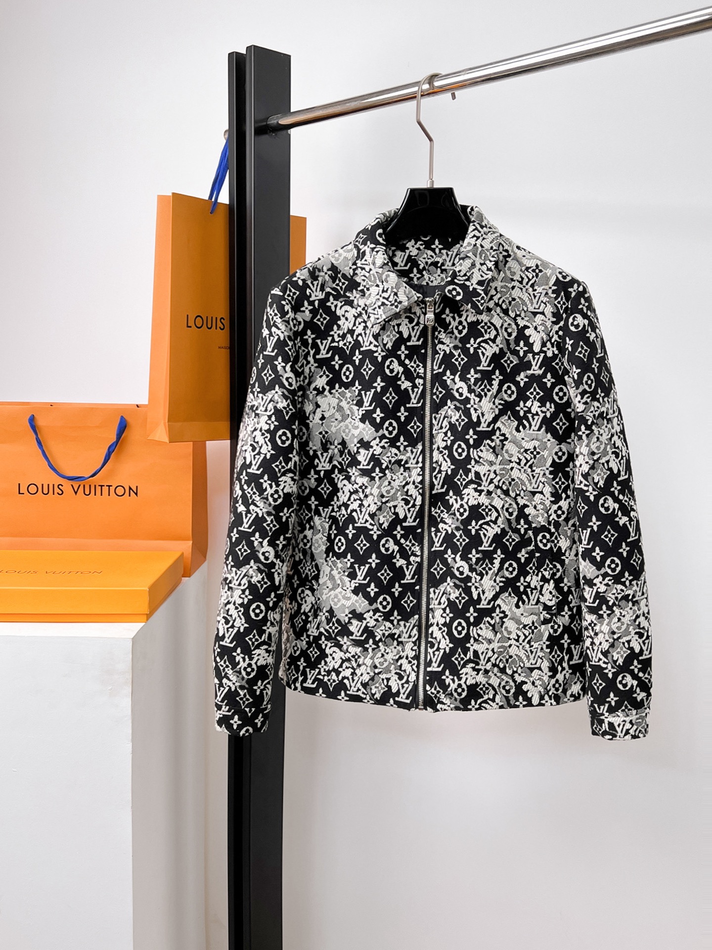 Louis Vuitton Jacket Hooded M-l-xl