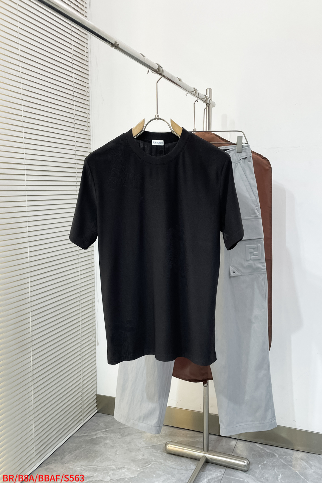 Burberry Basic Clothing Black S-xl
