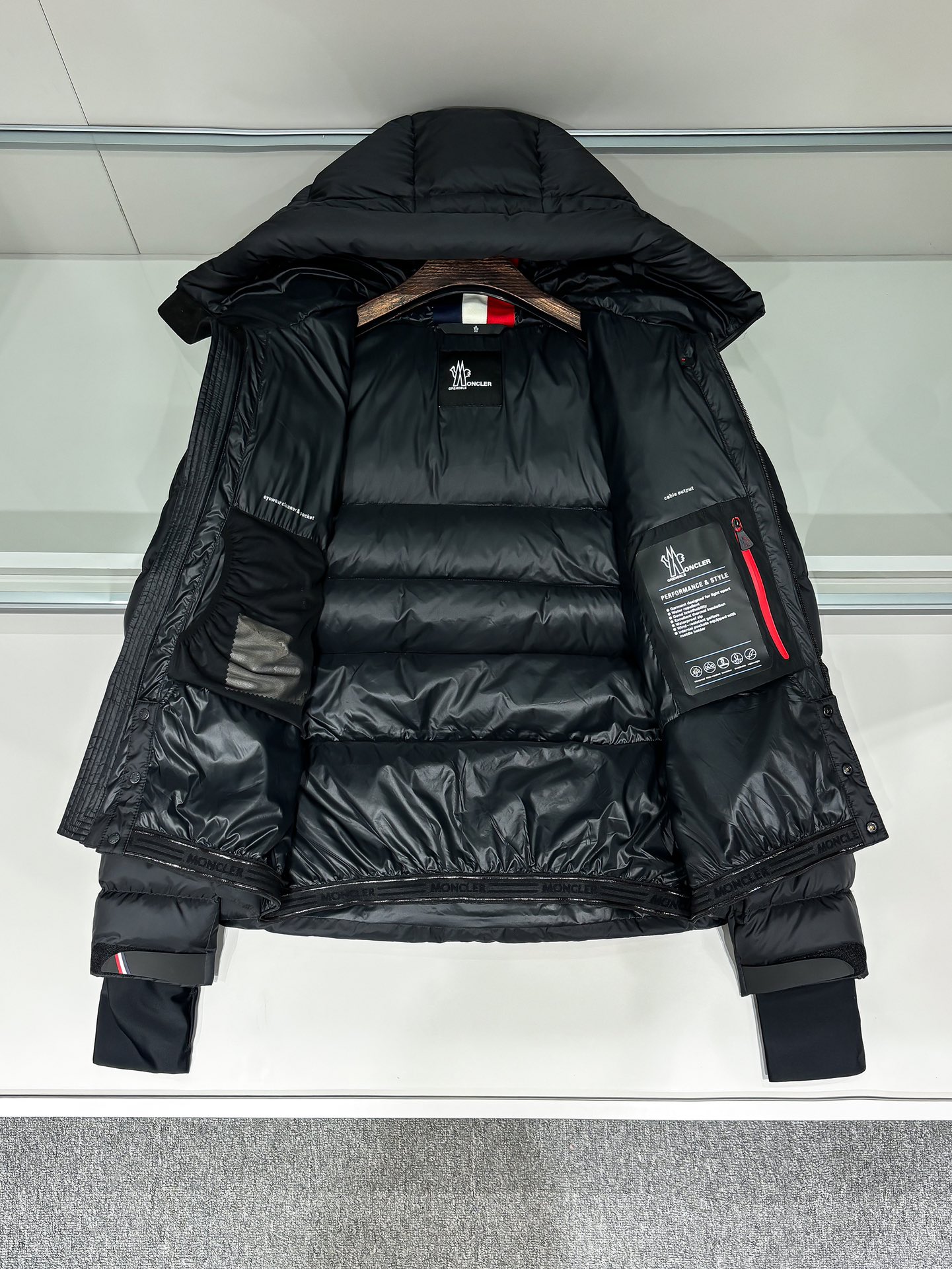 Moncler Male Down Jacket Goose Down Hooded M
