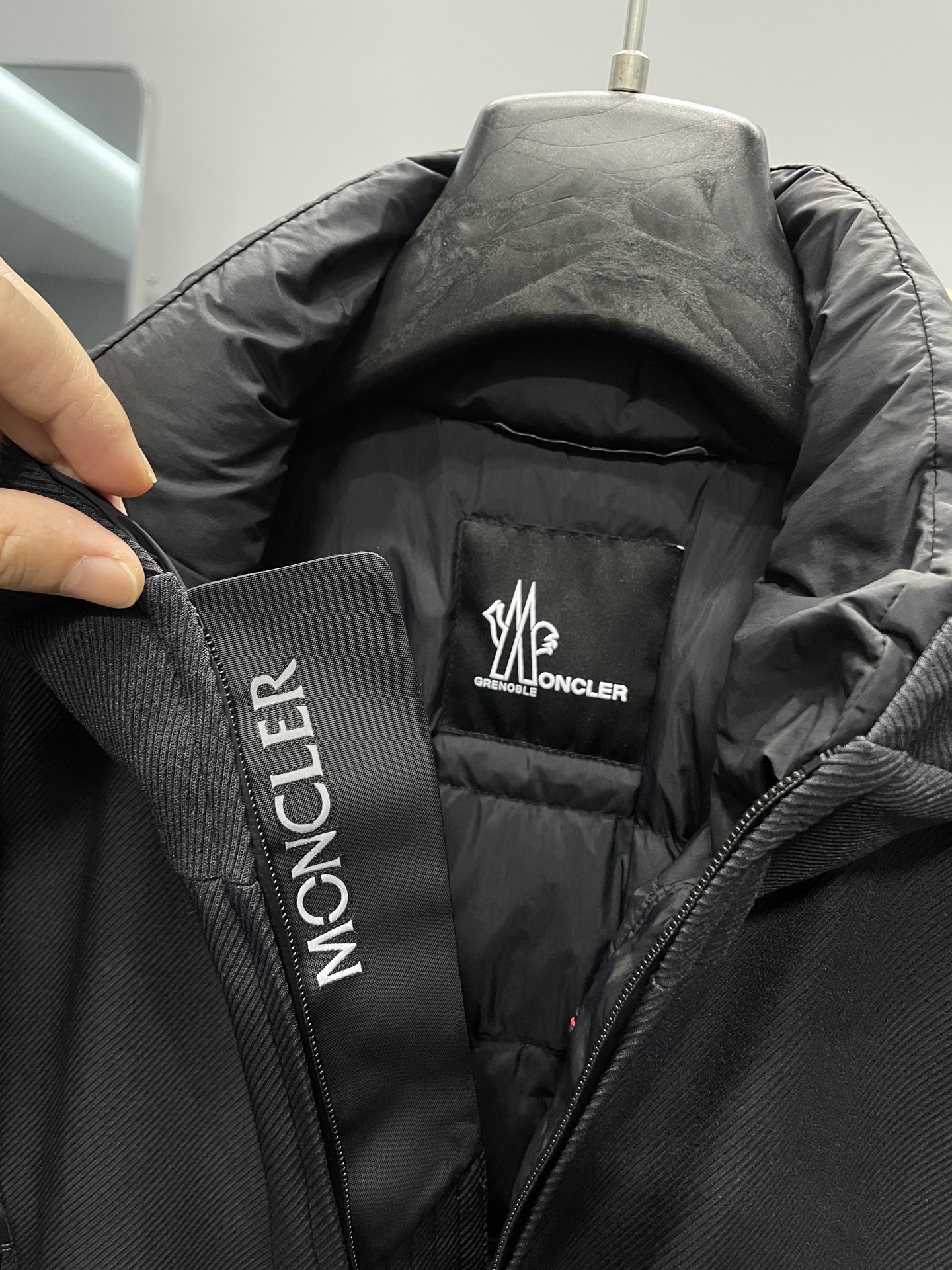 Moncler Male Down Jacket White Duck Down Black Hooded M
