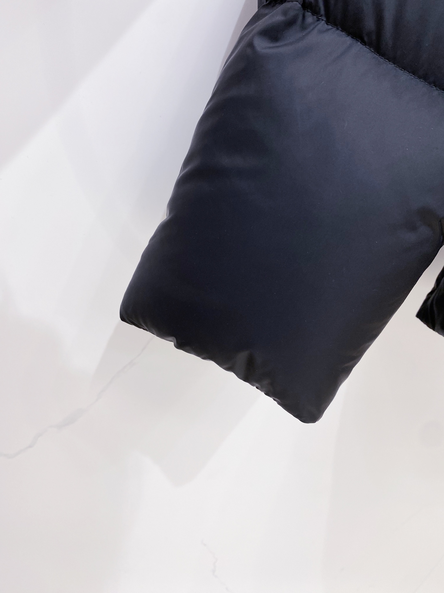 Gucci Basic Clothing White Duck Down 56