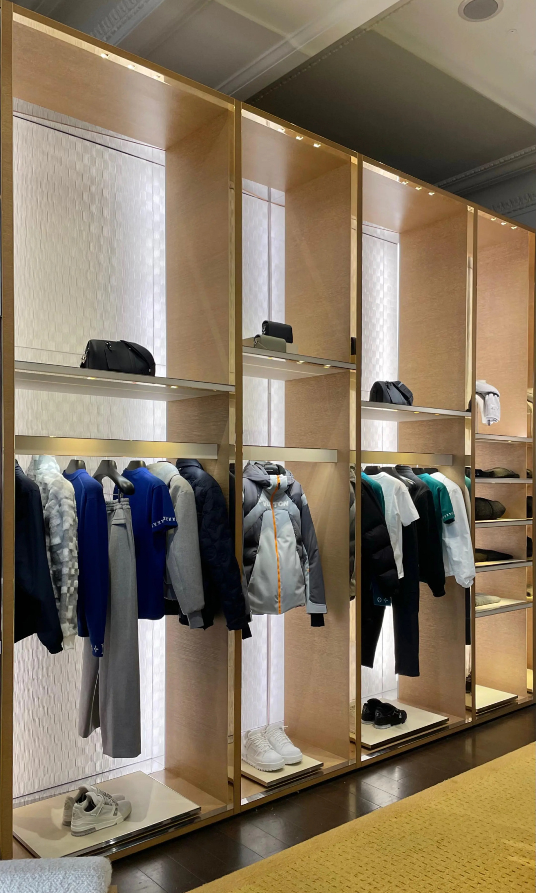 Louis Vuitton Down Jacket Gray Hooded S-l