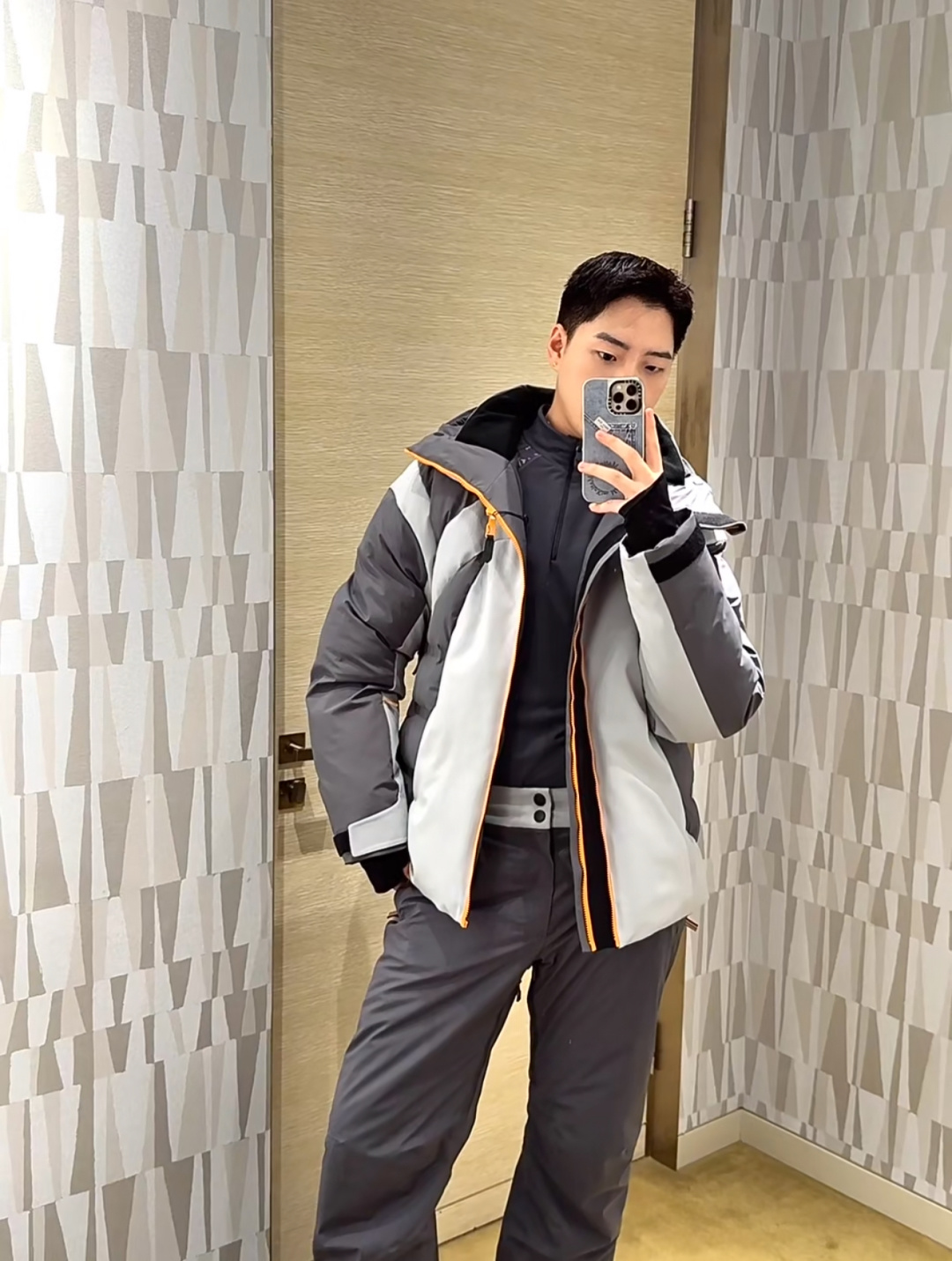 Louis Vuitton Down Jacket Gray Hooded S-l