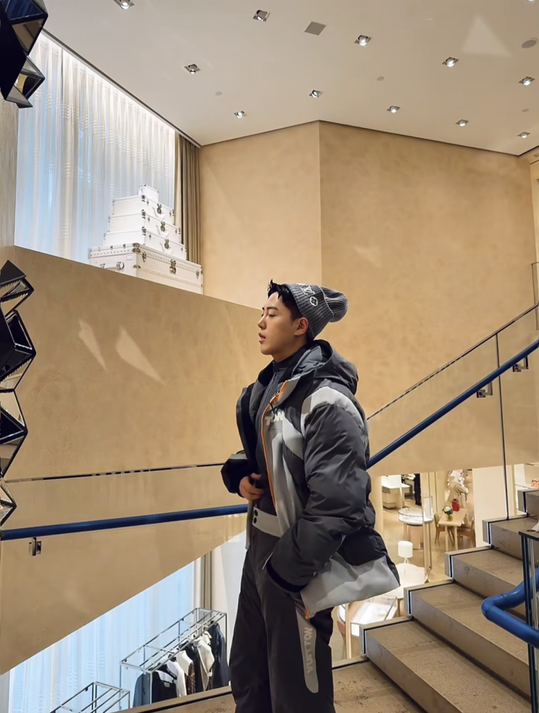 Louis Vuitton Down Jacket Gray Hooded S-l