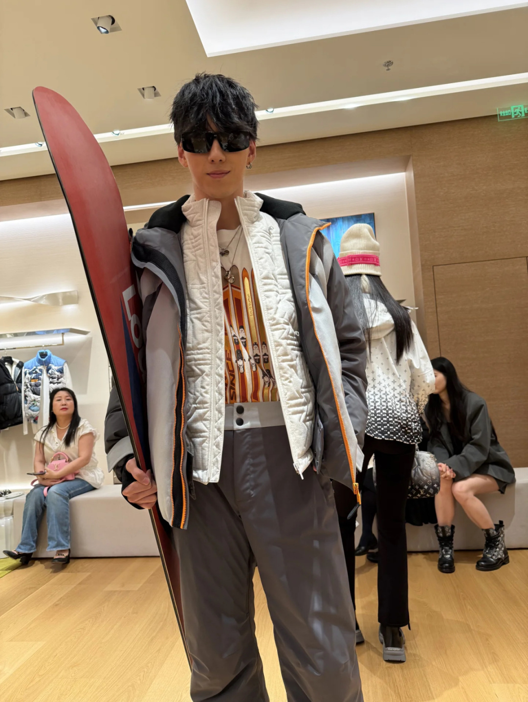 Louis Vuitton Down Jacket Gray Hooded S-l