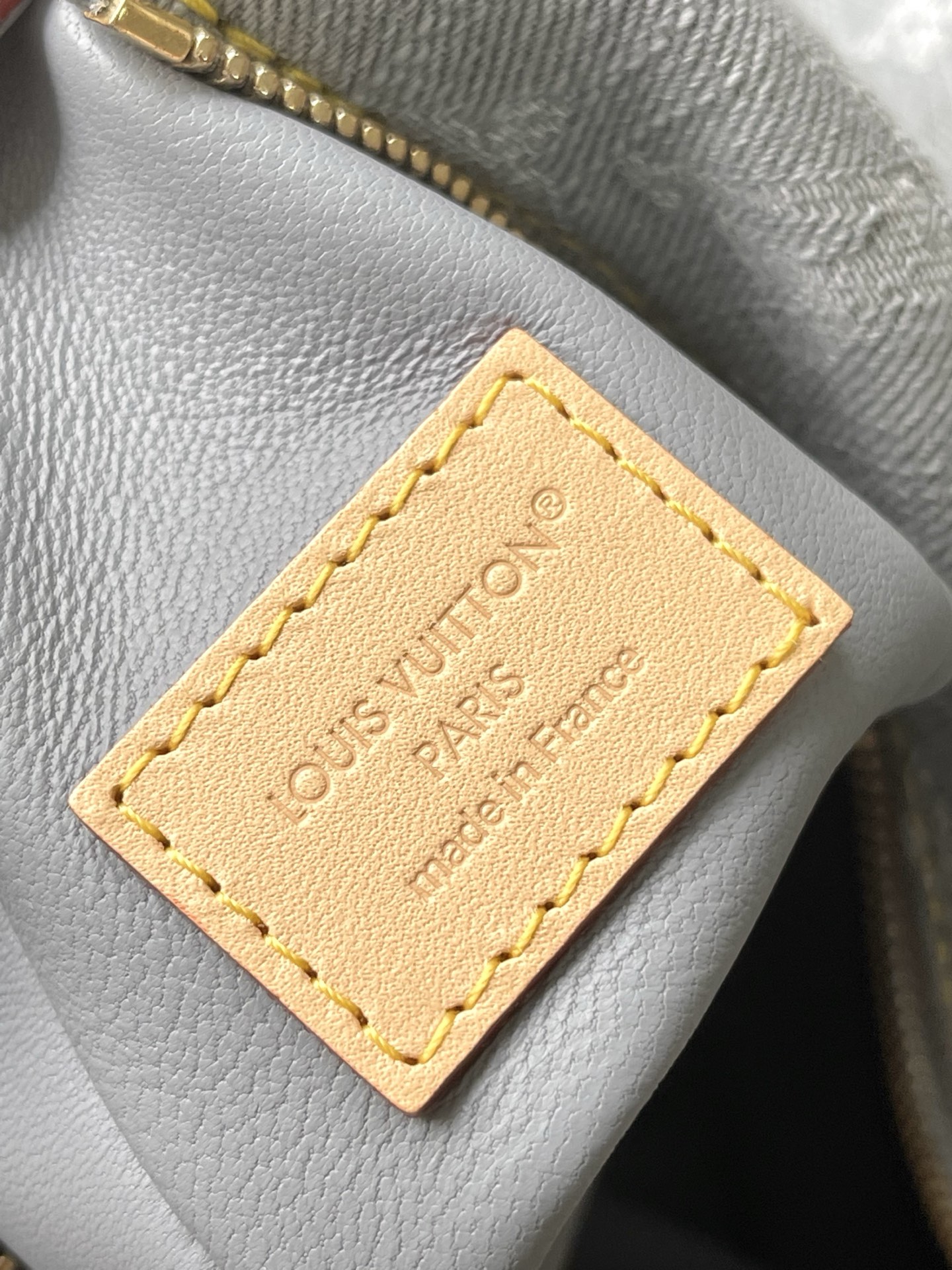 Louis Vuitton Basic Bag M-l-s