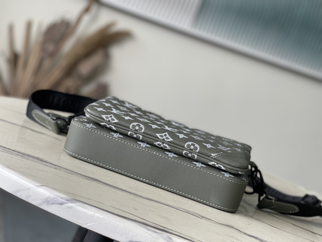 Louis Vuitton Messenger Bag Cow Leather M