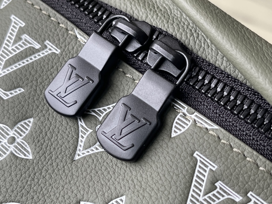 Louis Vuitton Basic Bag Cow Leather M-s