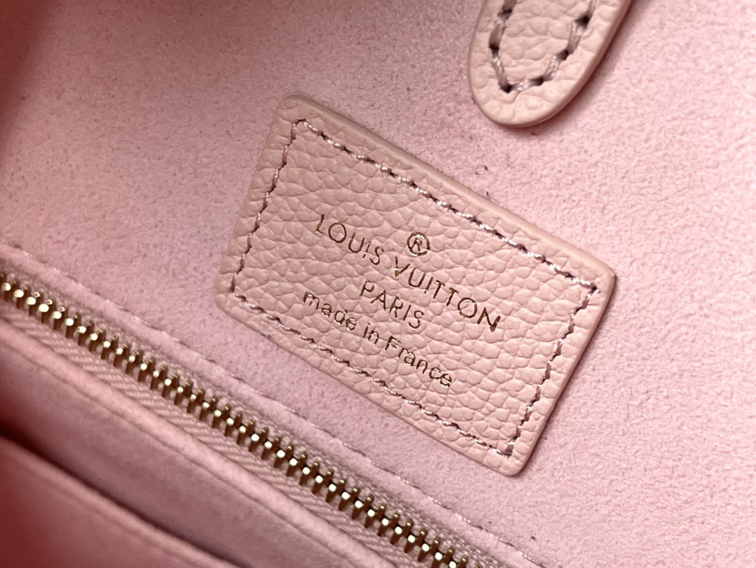 Louis Vuitton Basic Bag M-15cm