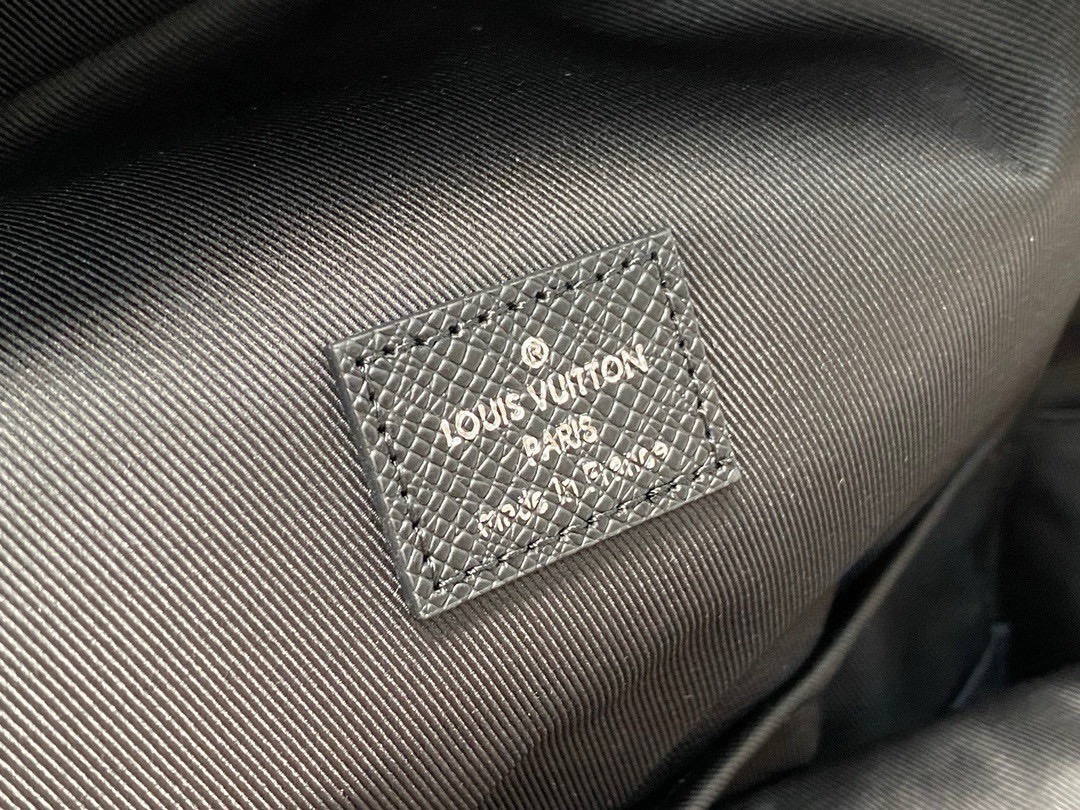 Louis Vuitton Male Backpack Black 20cm-m-l-s