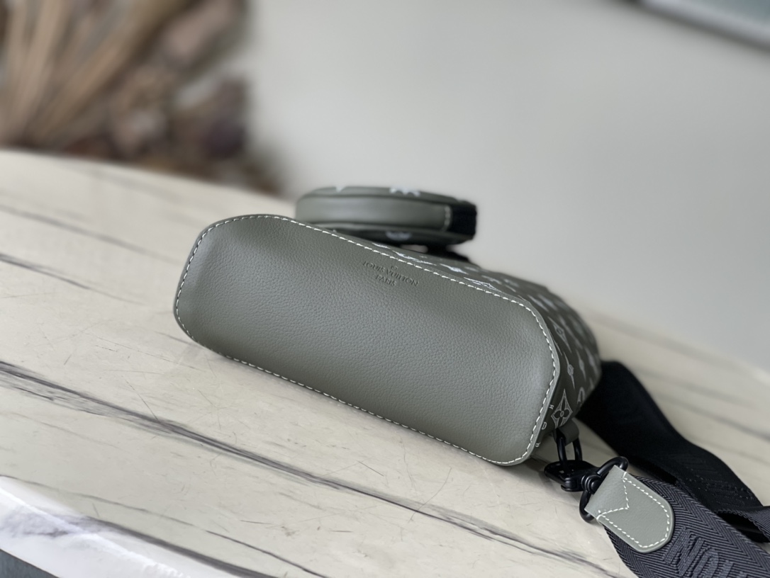 Louis Vuitton Shoulder Bag Cow Leather M