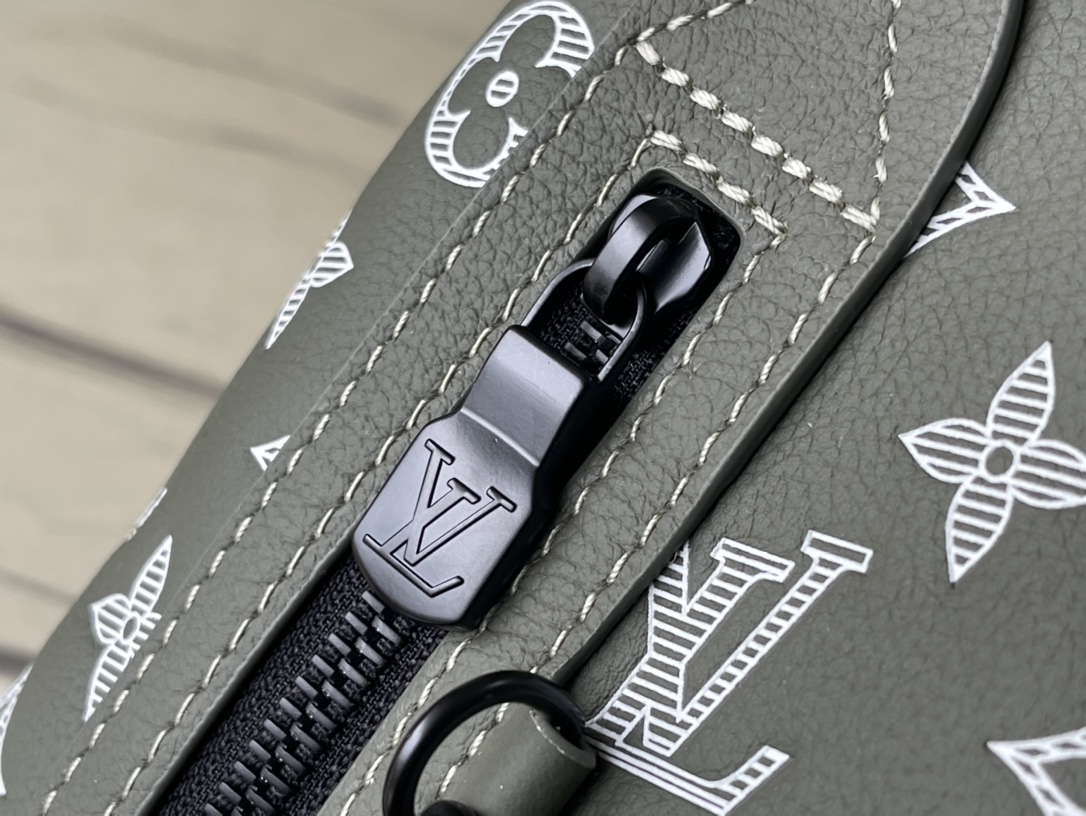 Louis Vuitton Shoulder Bag Cow Leather M