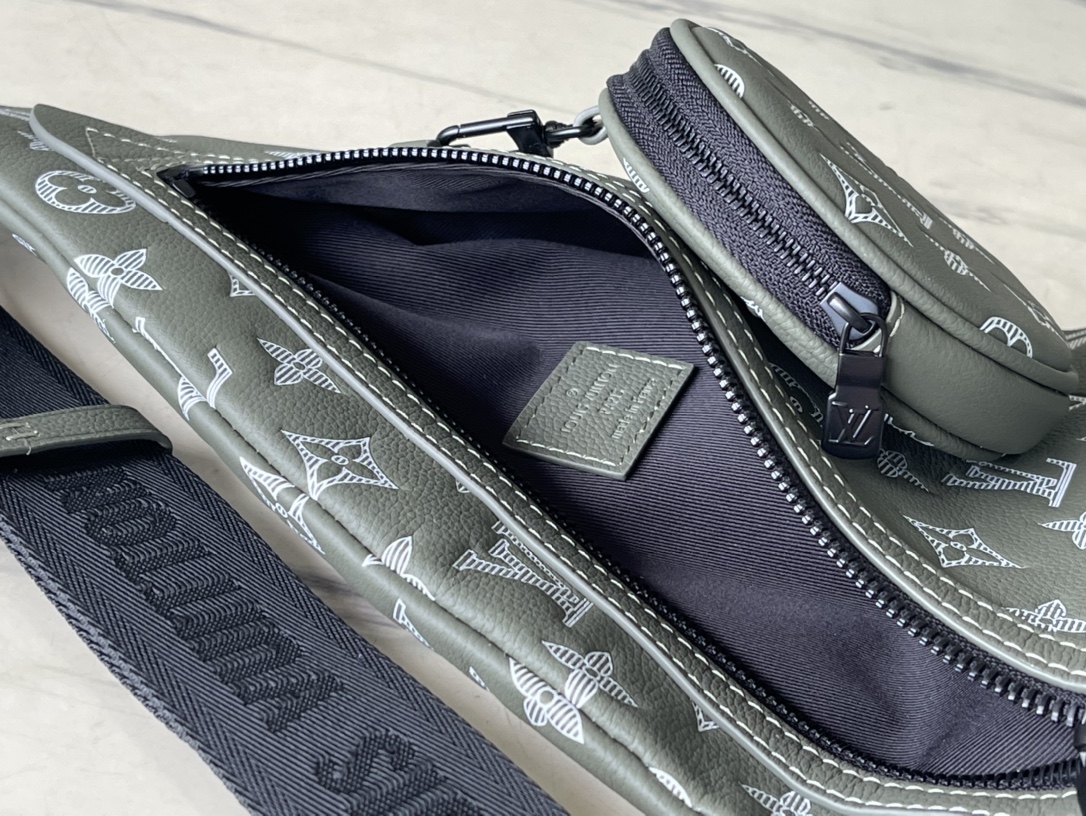 Louis Vuitton Shoulder Bag Cow Leather M