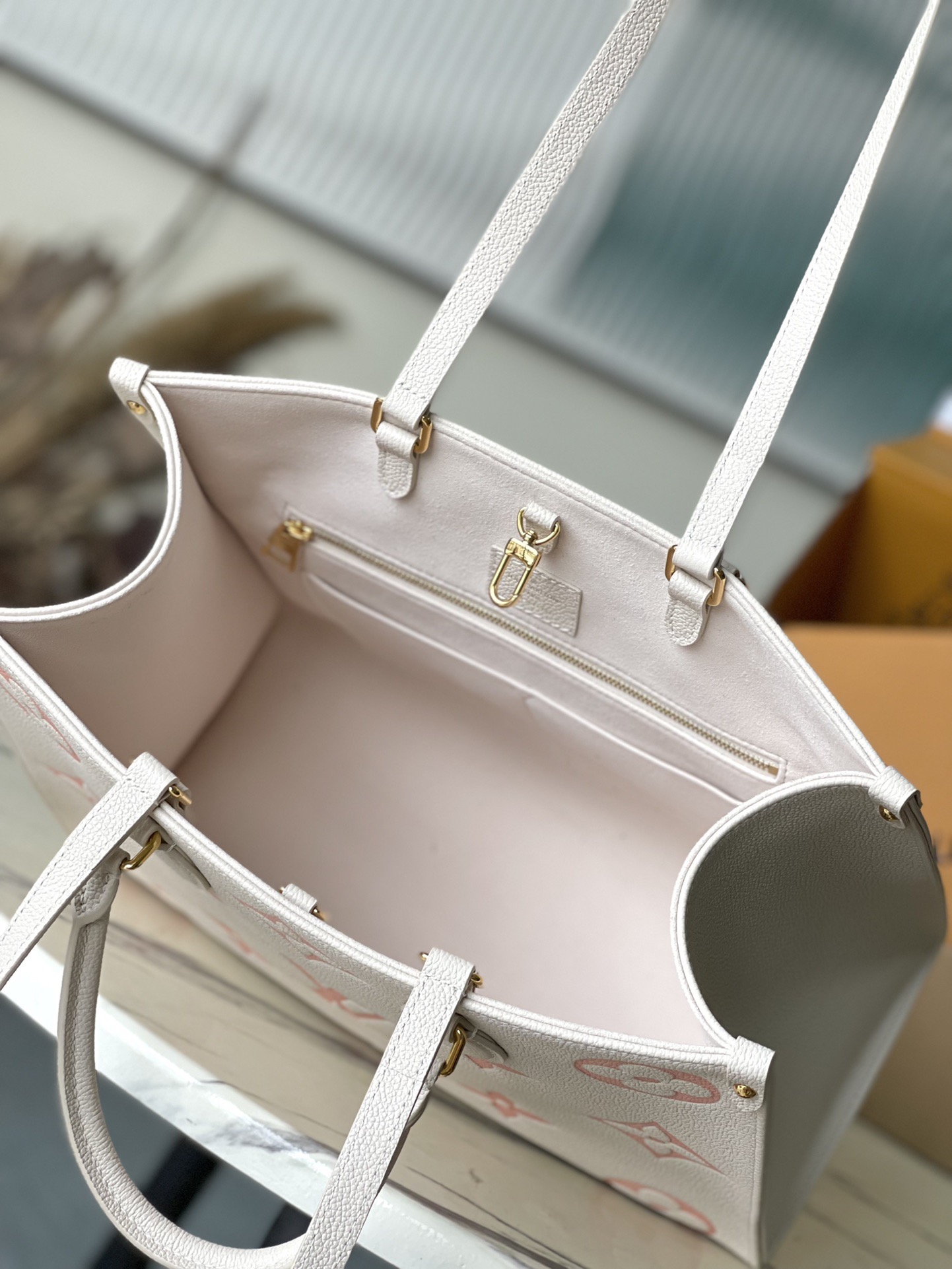 Louis Vuitton Basic Bag M