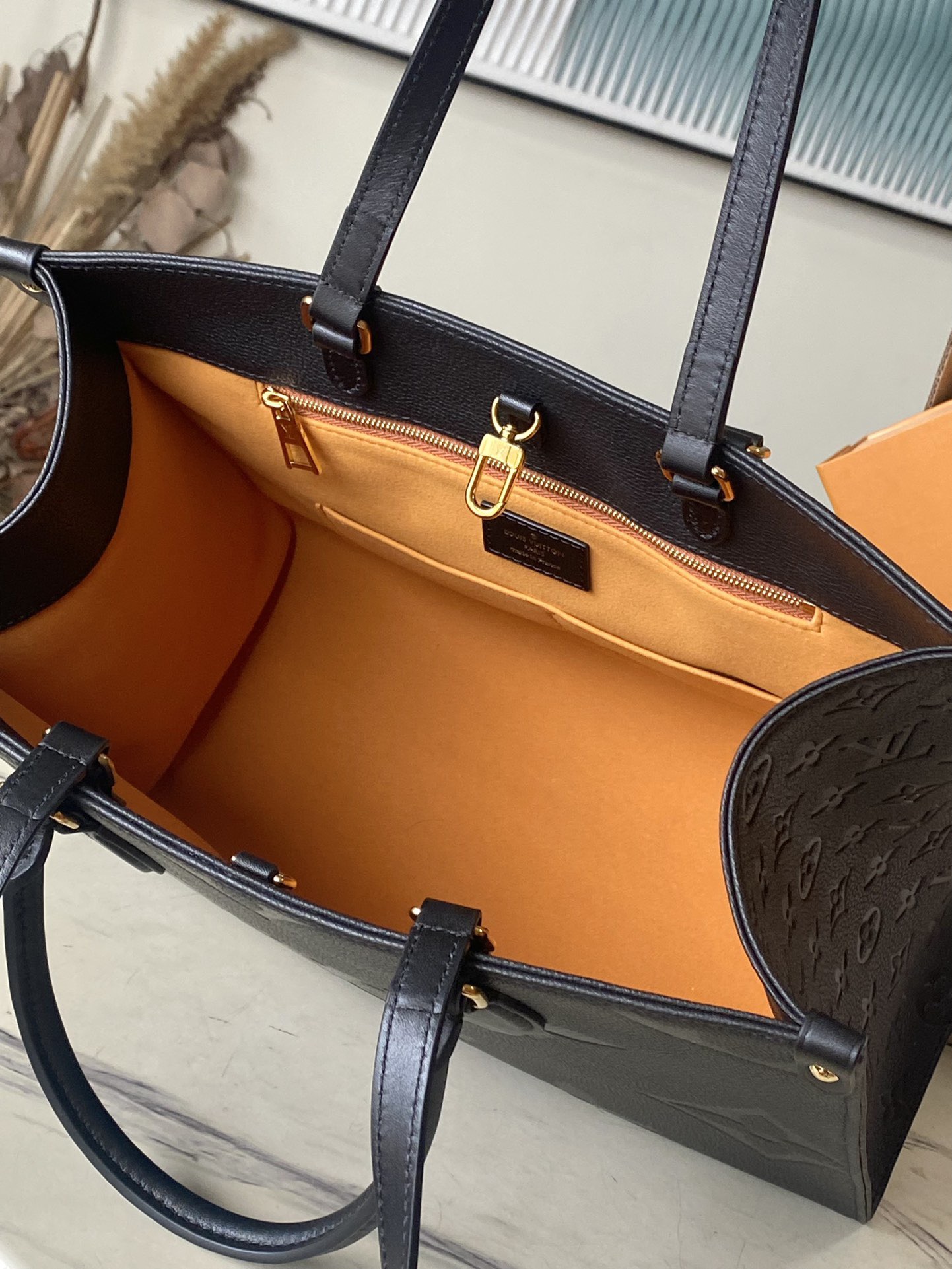 Louis Vuitton Basic Bag M