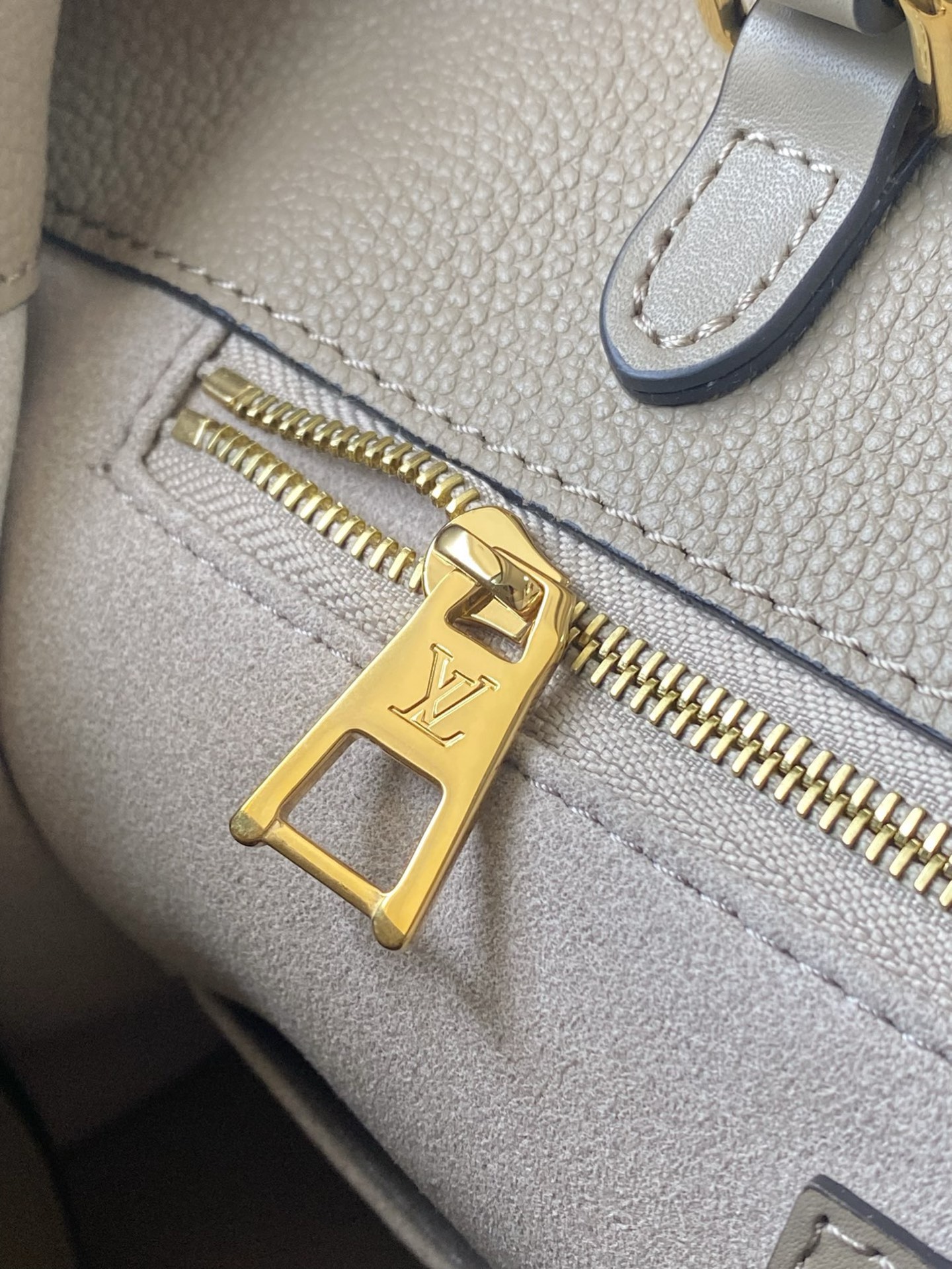 Louis Vuitton Basic Bag M