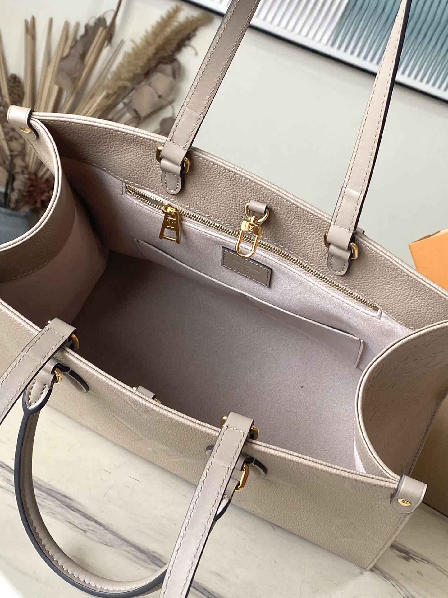 Louis Vuitton Basic Bag M