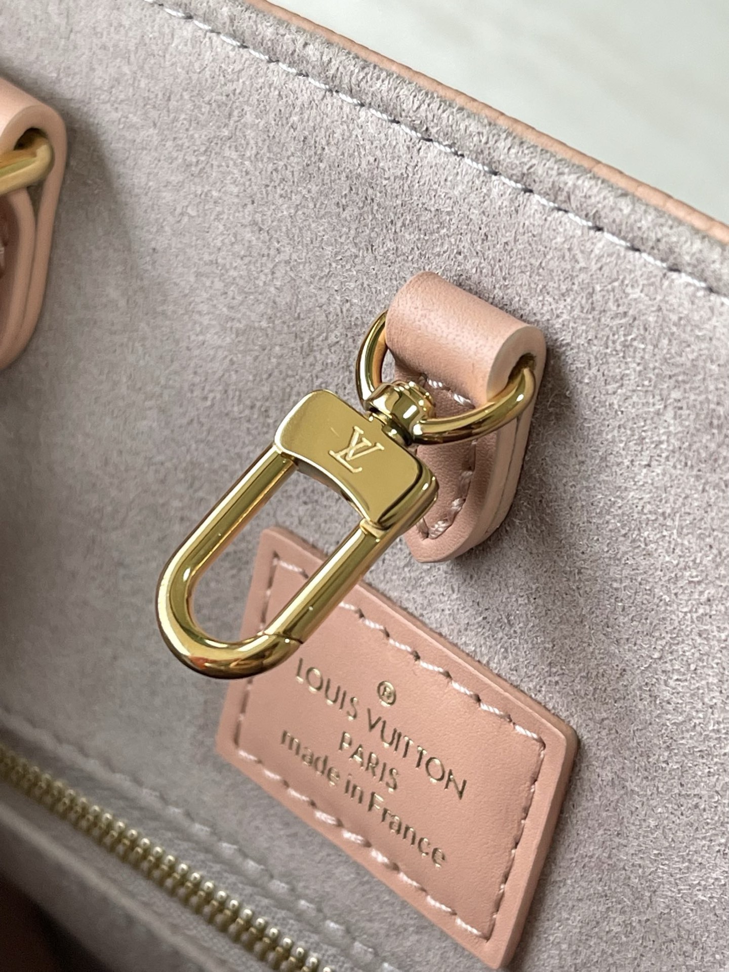 Louis Vuitton Basic Bag M