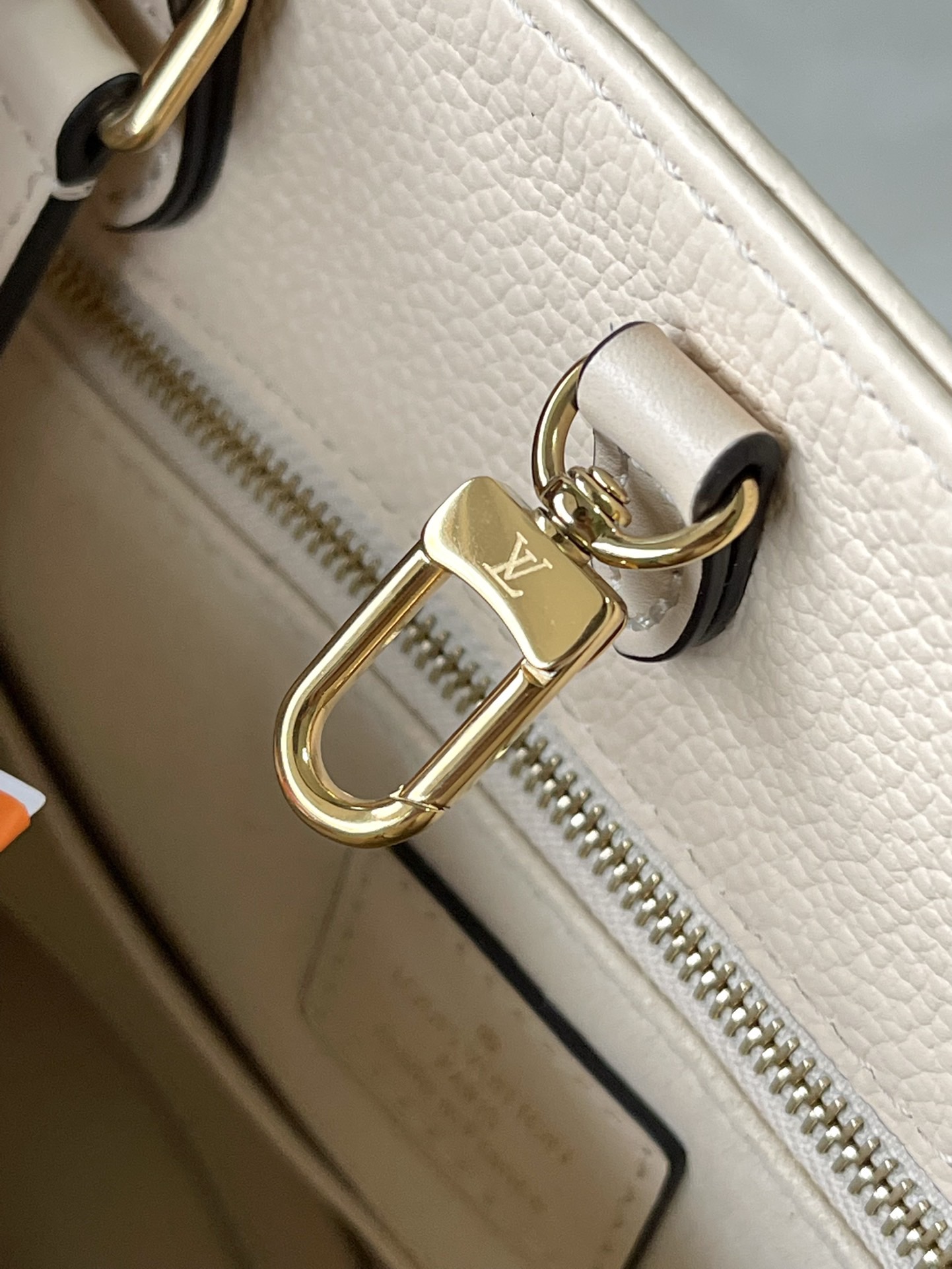 Louis Vuitton Basic Bag M