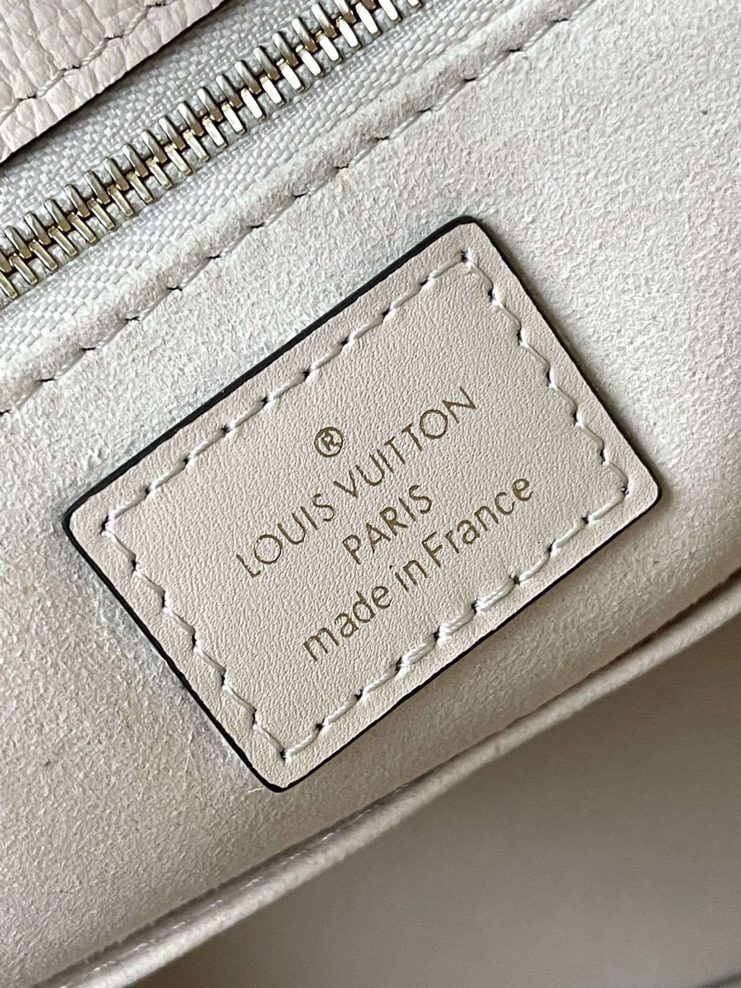 Louis Vuitton Basic Bag M