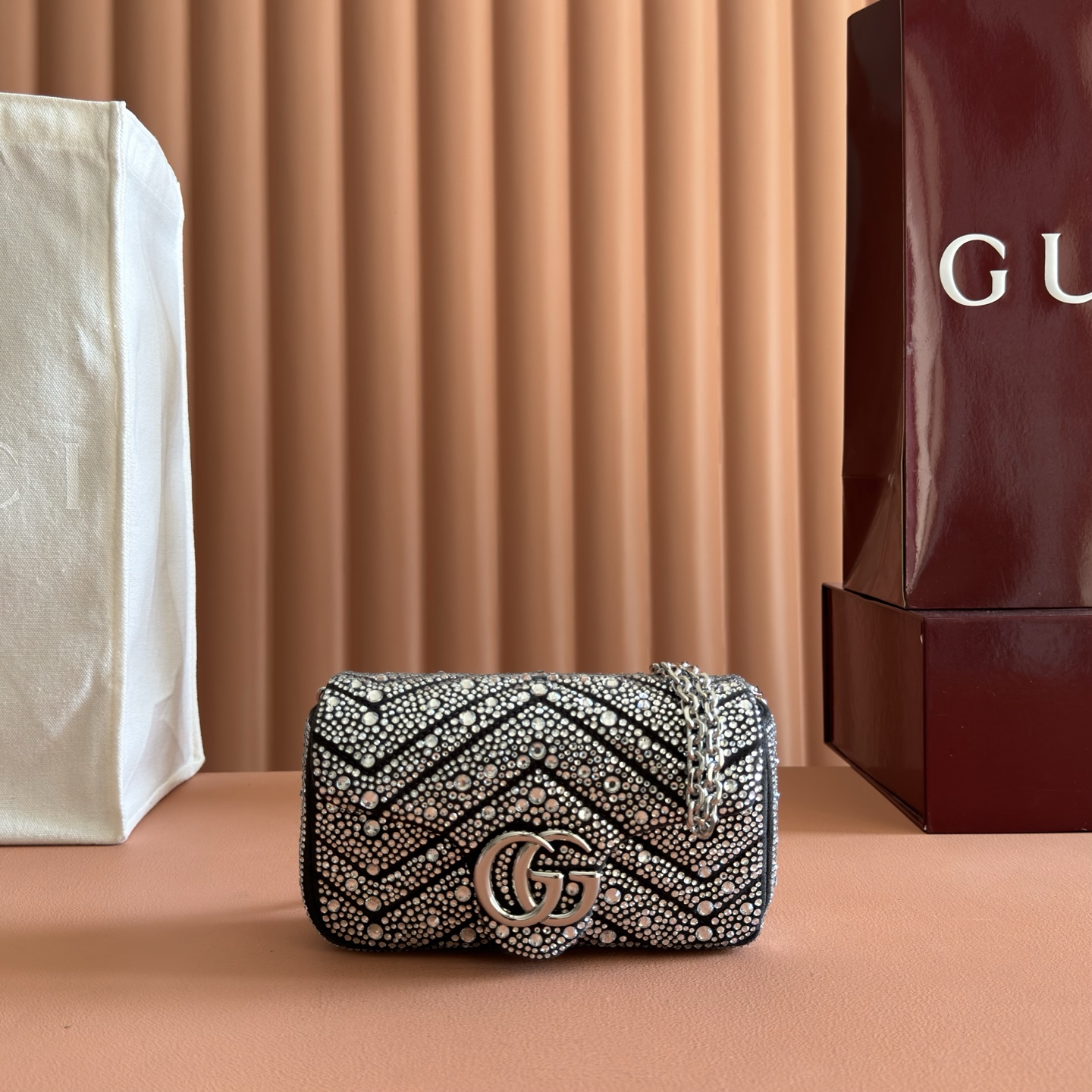 Gucci Basic Bag Gold M