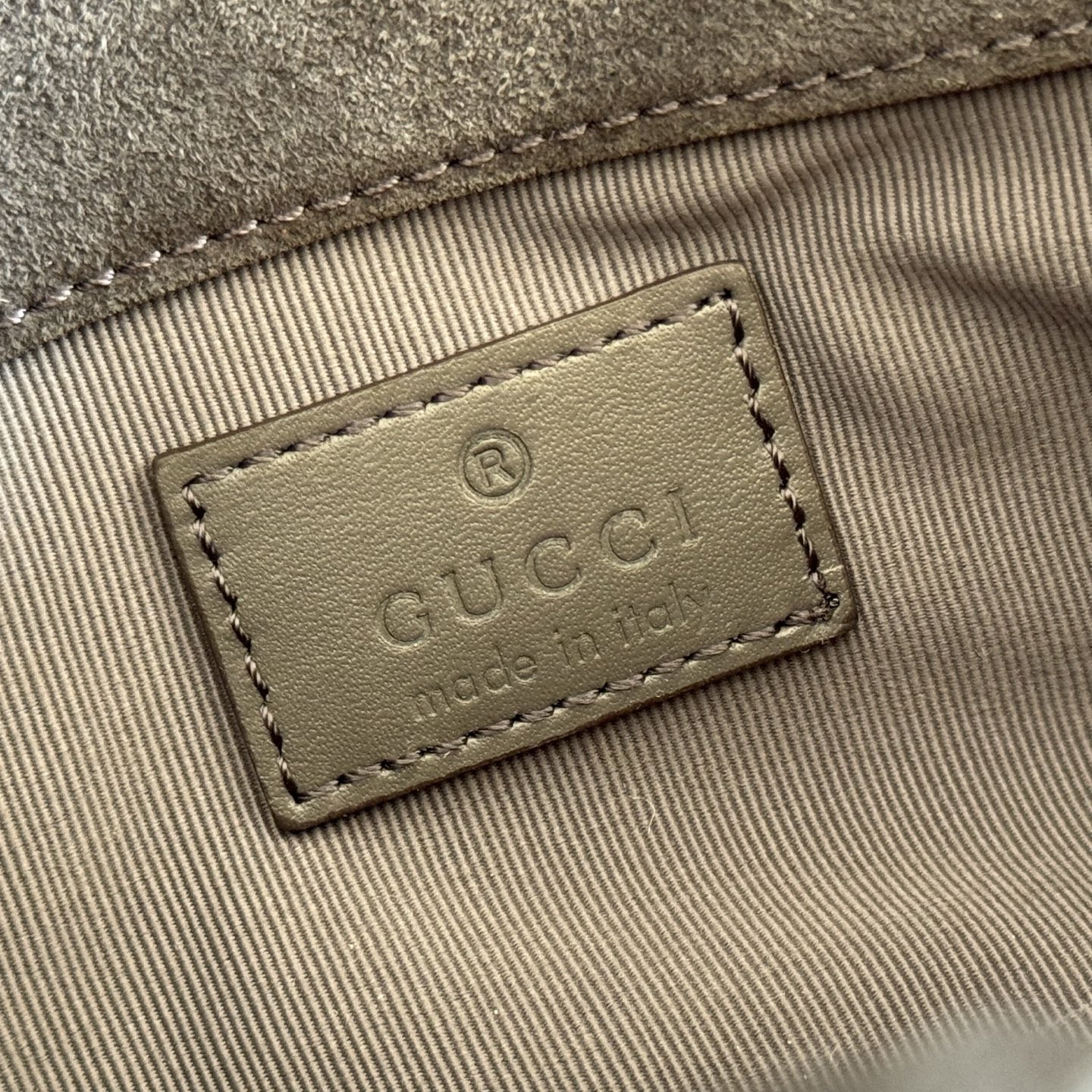 Gucci Basic Bag Gold M