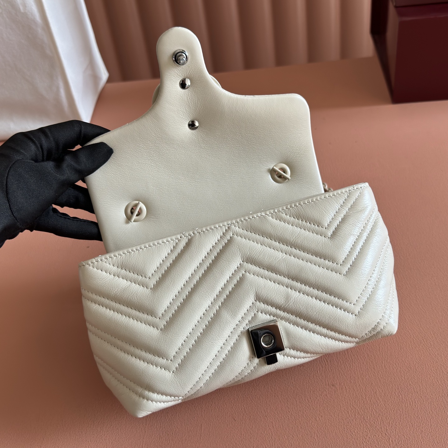 Gucci Shoulder Bag Cow Leather White M