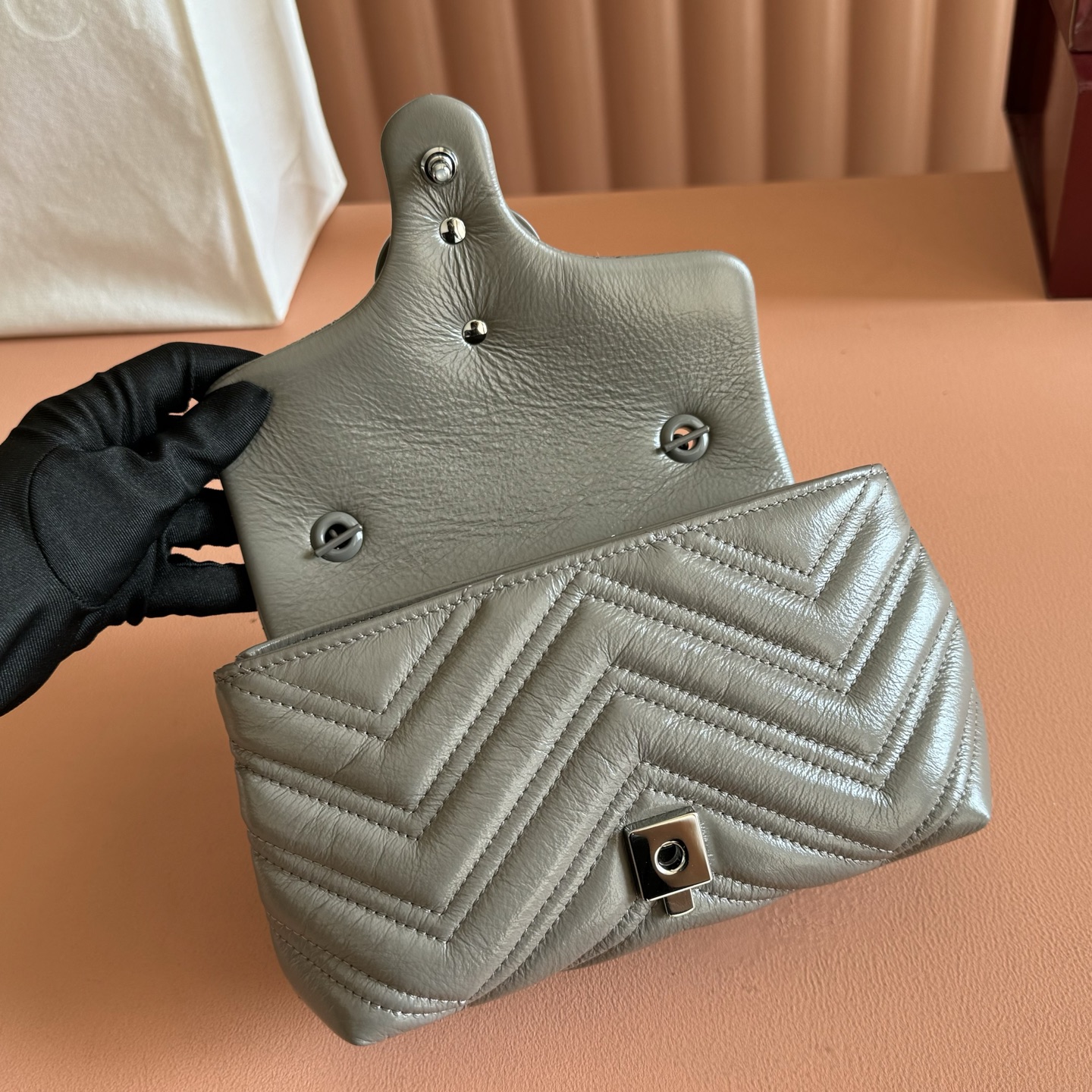 Gucci Shoulder Bag Cow Leather Gray M