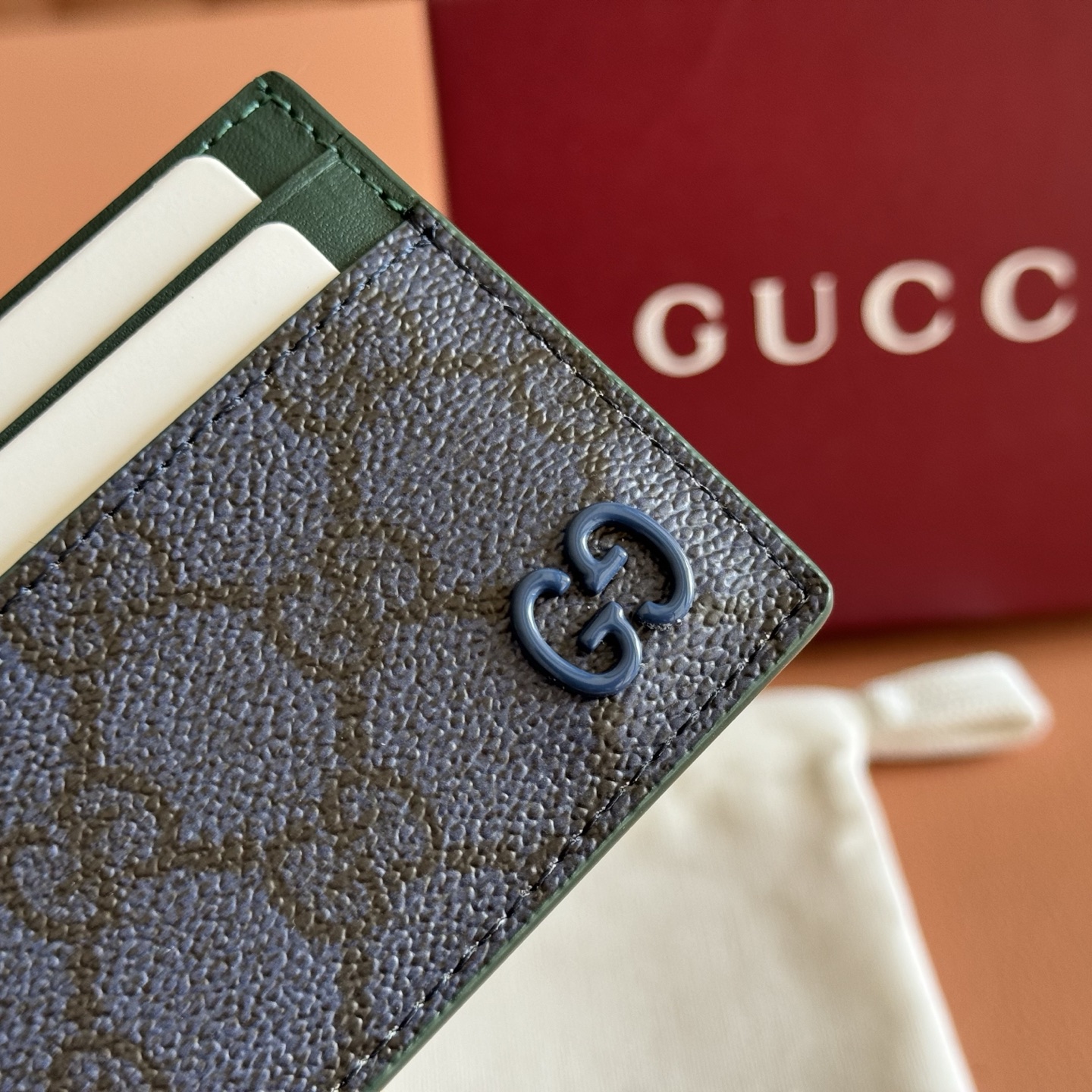 Gucci Basic Bag Gold M-s