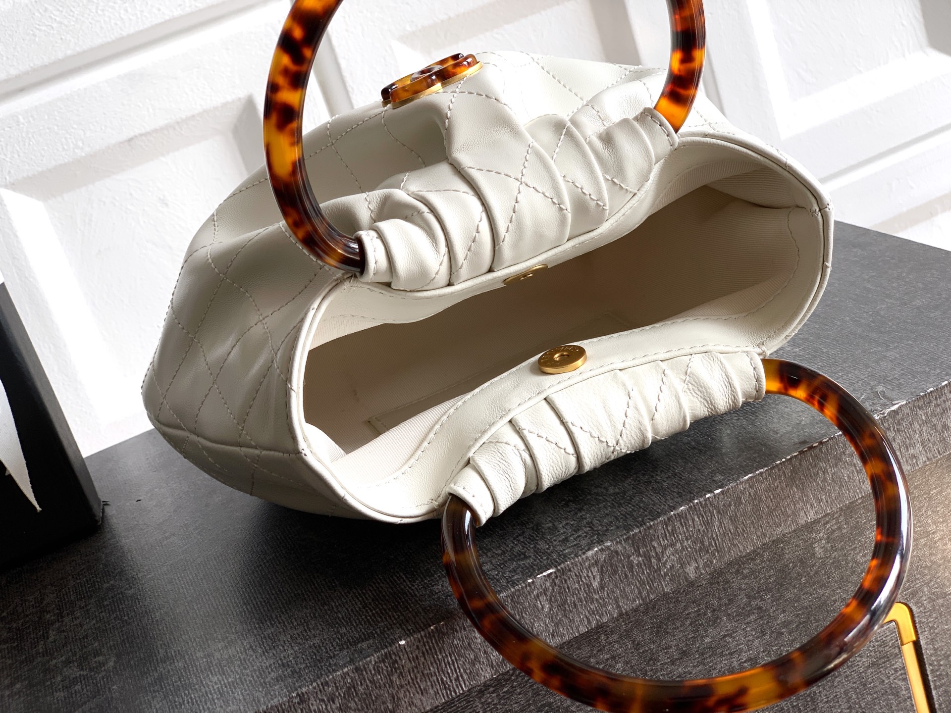 Chanel Tote Bag Sheepskin White 12cm-24cm-l