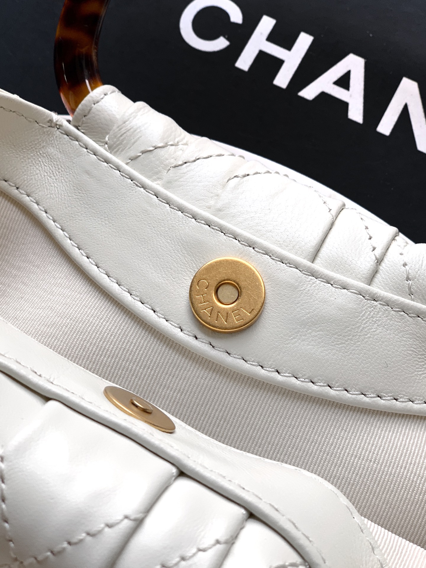 Chanel Tote Bag Sheepskin White 12cm-24cm-l