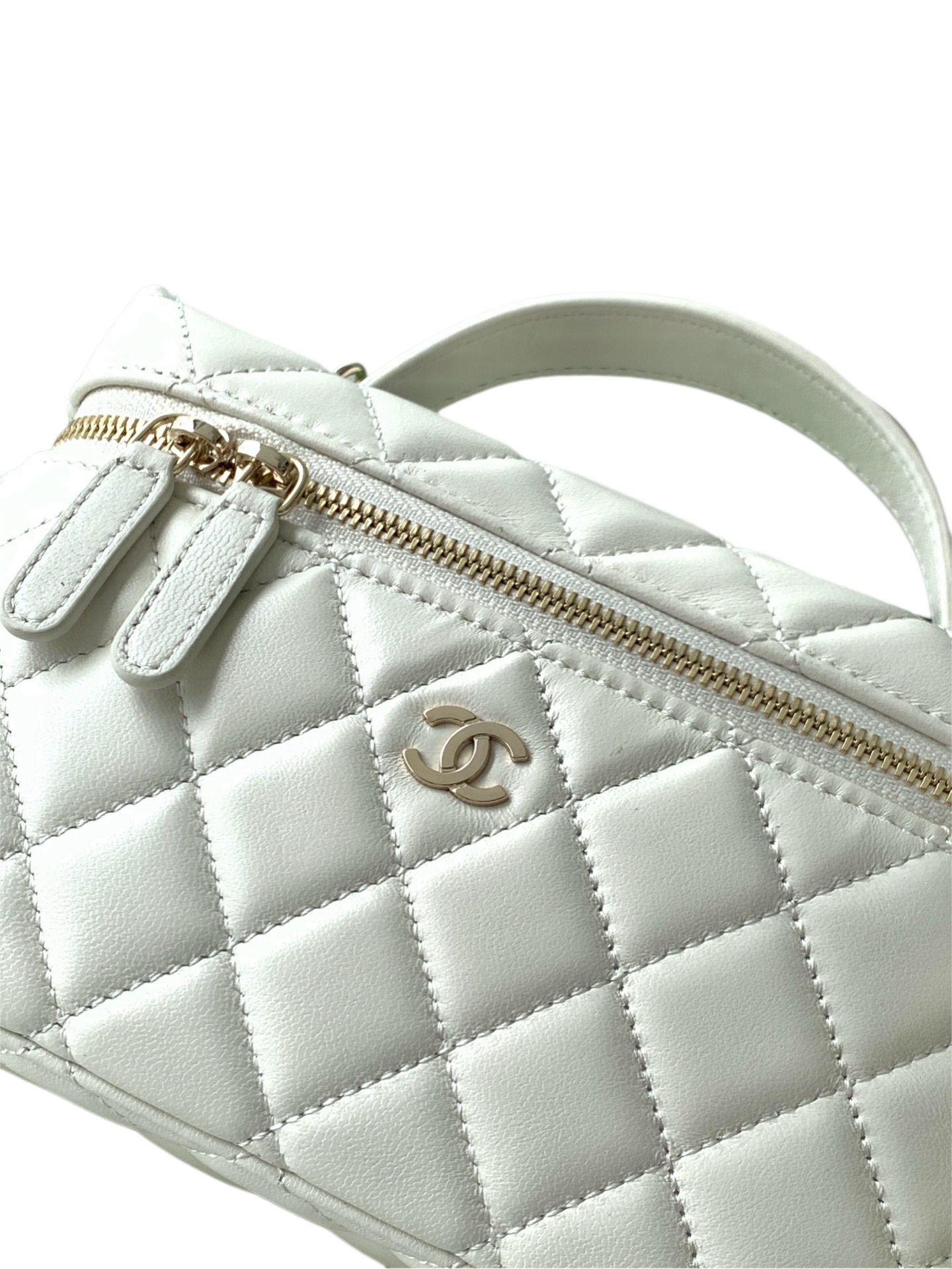 Chanel Basic Bag Cow Leather White M-l-s
