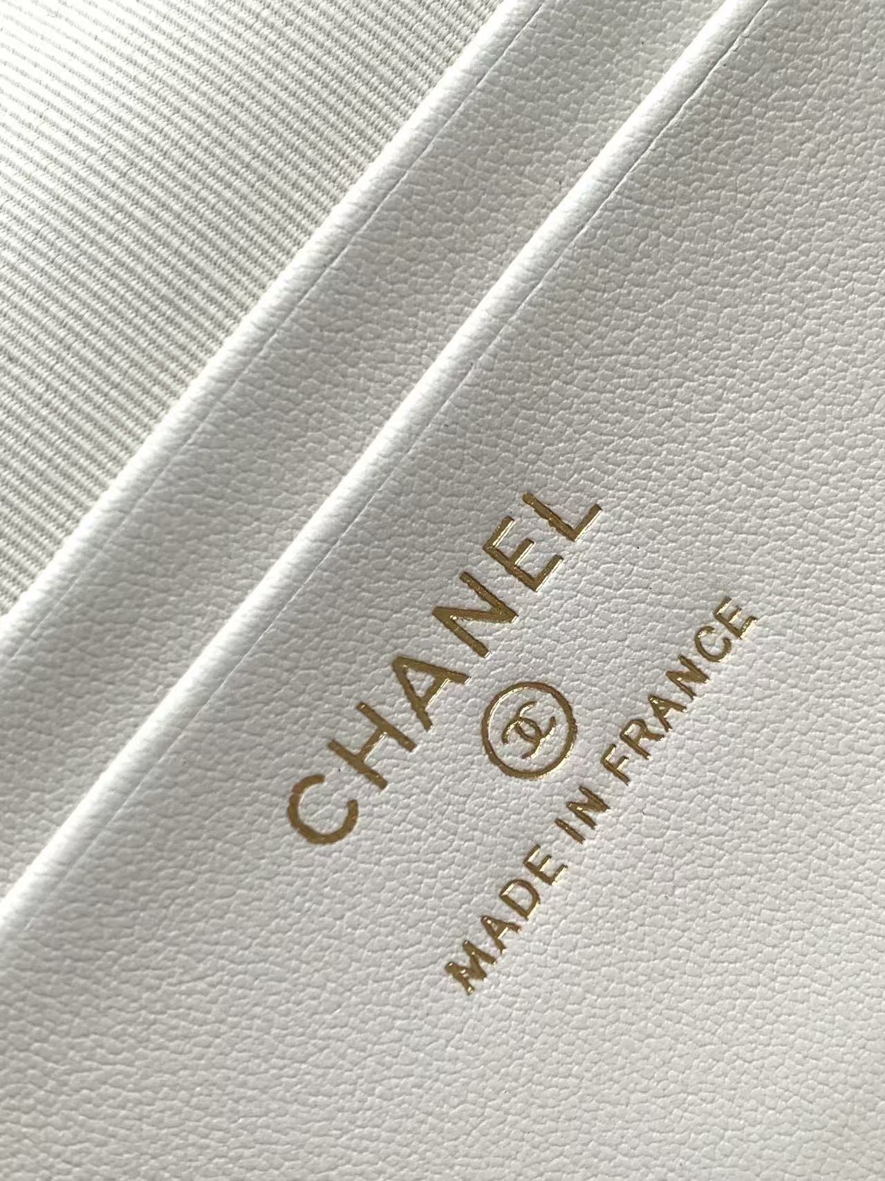Chanel Basic Bag Cow Leather White M-l-s