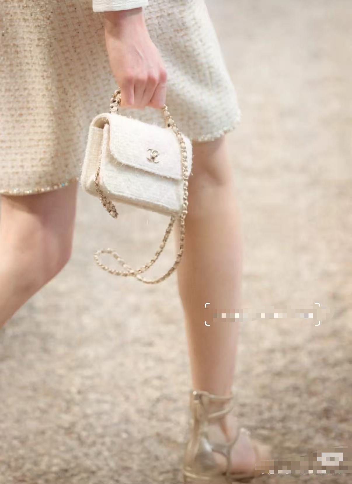 Chanel Basic Bag Black M-l