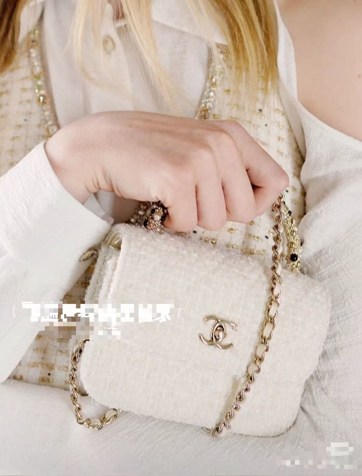 Chanel Basic Bag Black M-l